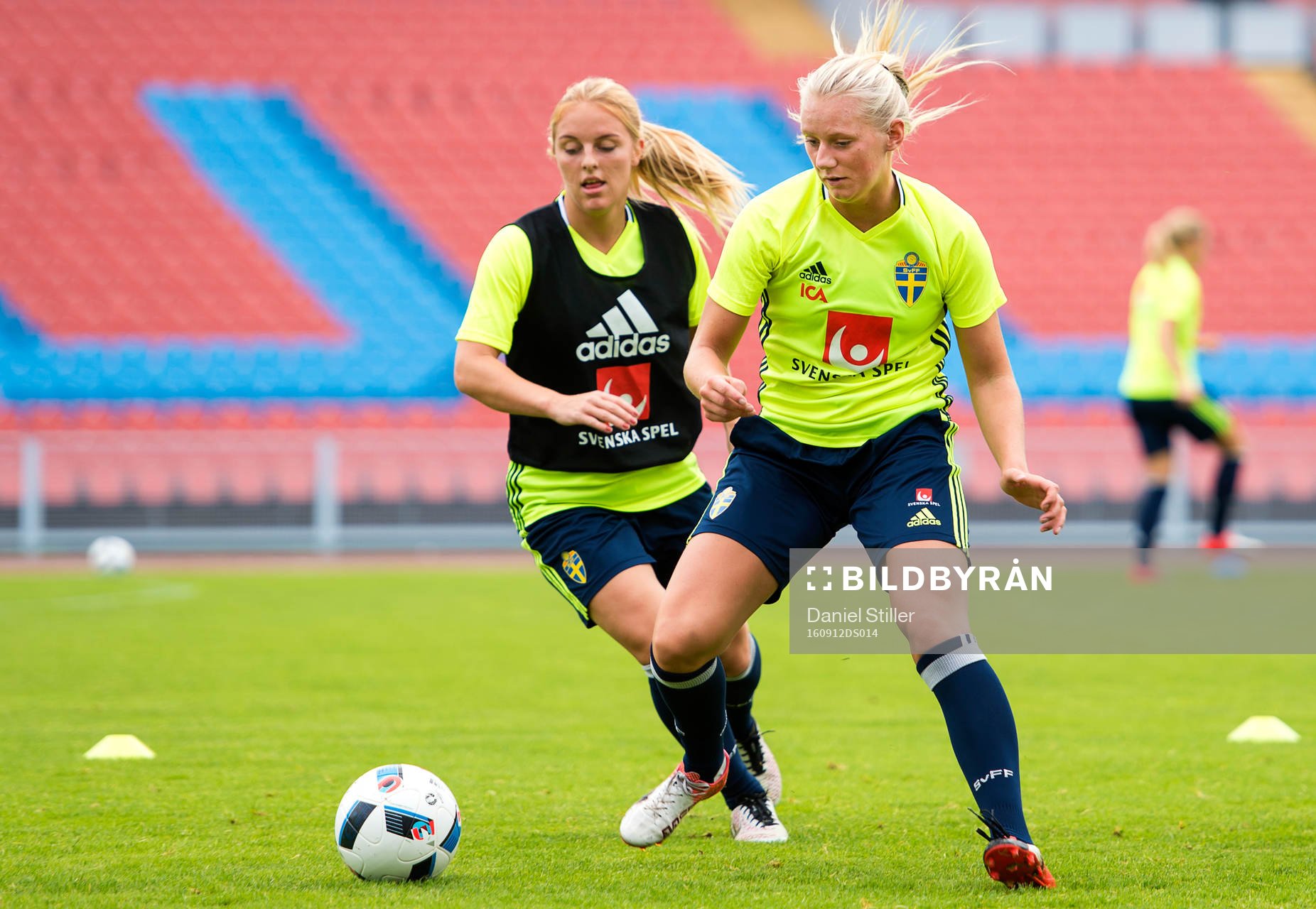 Sveriges Mimmi Larsson och Stina Blackstenius