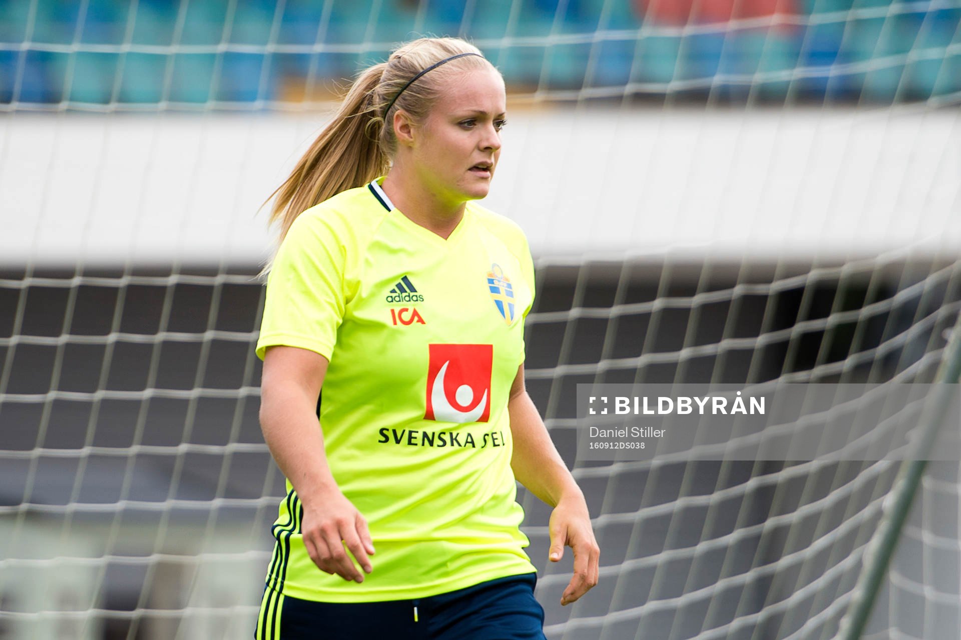 Sveriges målvakt Hilda Carlén under en träning med det svenska damlandslaget i fotboll den 12 september 2016 i Göteborg.