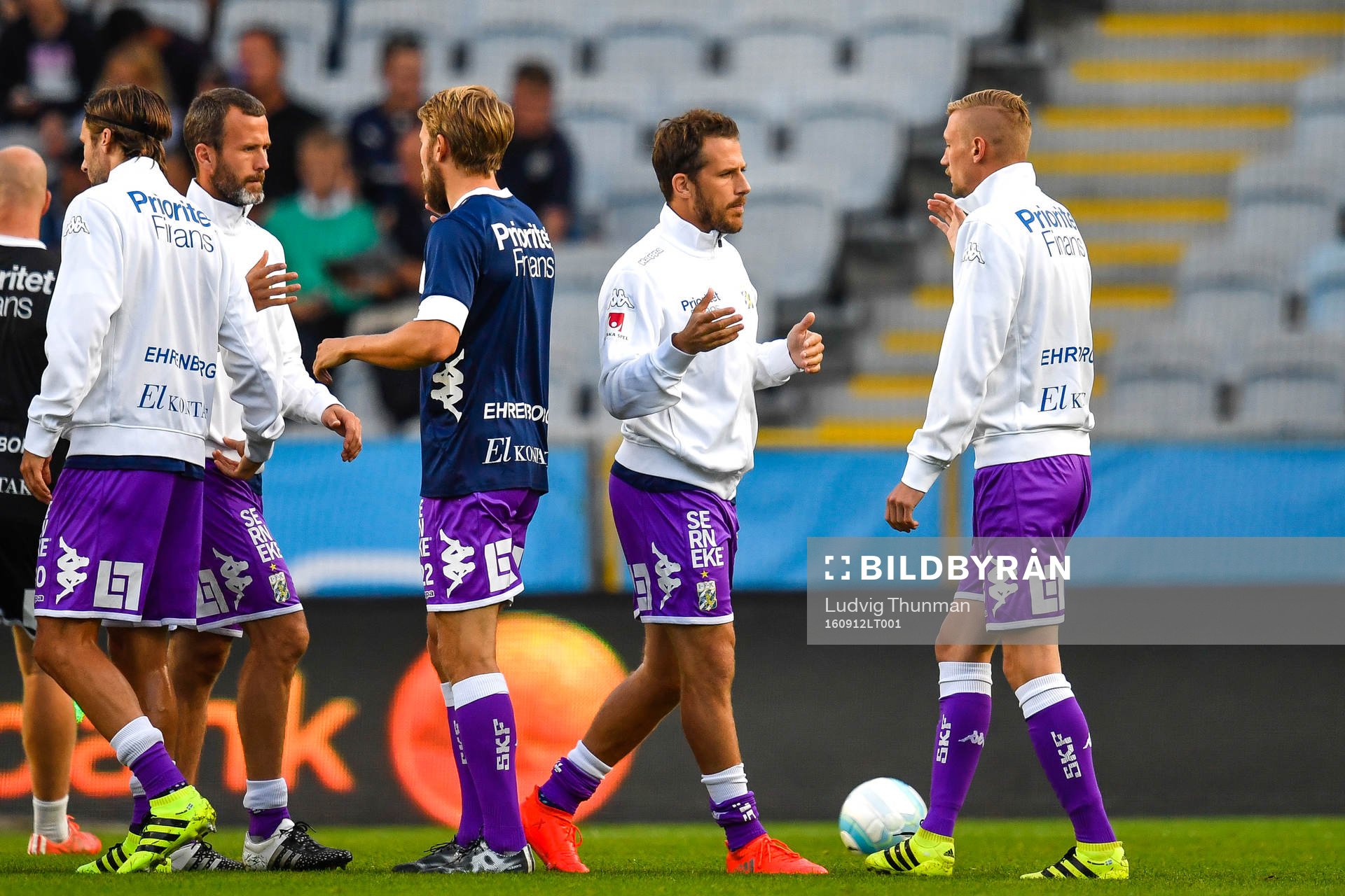 IFK Göteborgs Tobias Hysén och Sebastian Eriksson värmer
