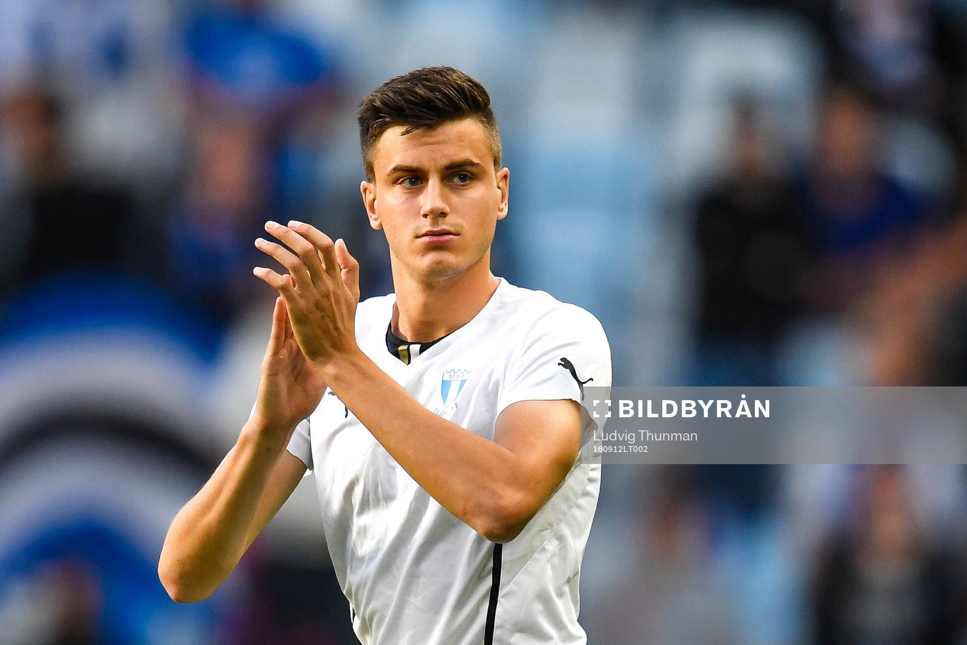 Malmö FFs Alexander Jeremejeff värmer upp före
