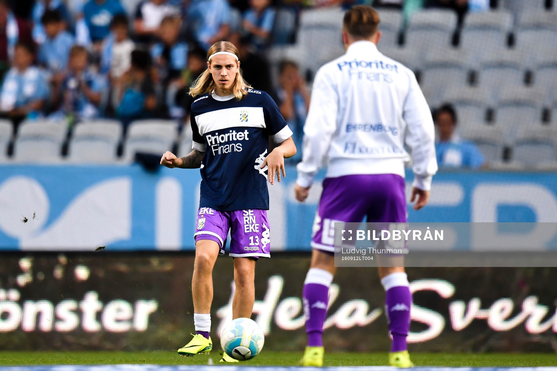 IFK Göteborgs Elias Mar Omarsson värmer upp före