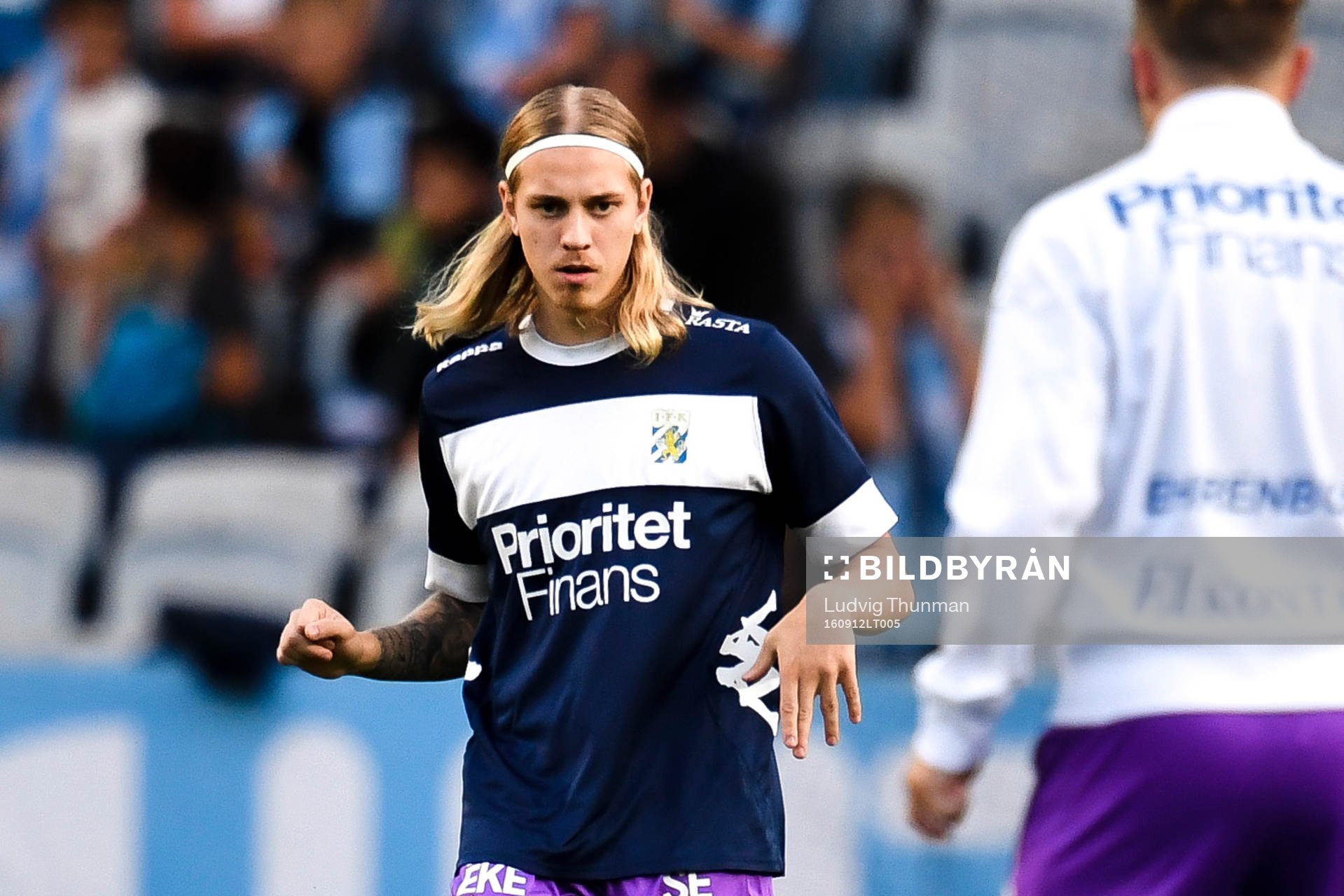 IFK Göteborgs Elias Mar Omarsson värmer upp före