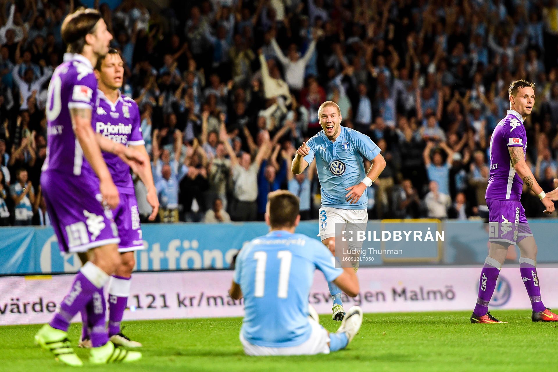 Malmö FFs Anton Tinnerholm och Alexander Jeremejeff jublar