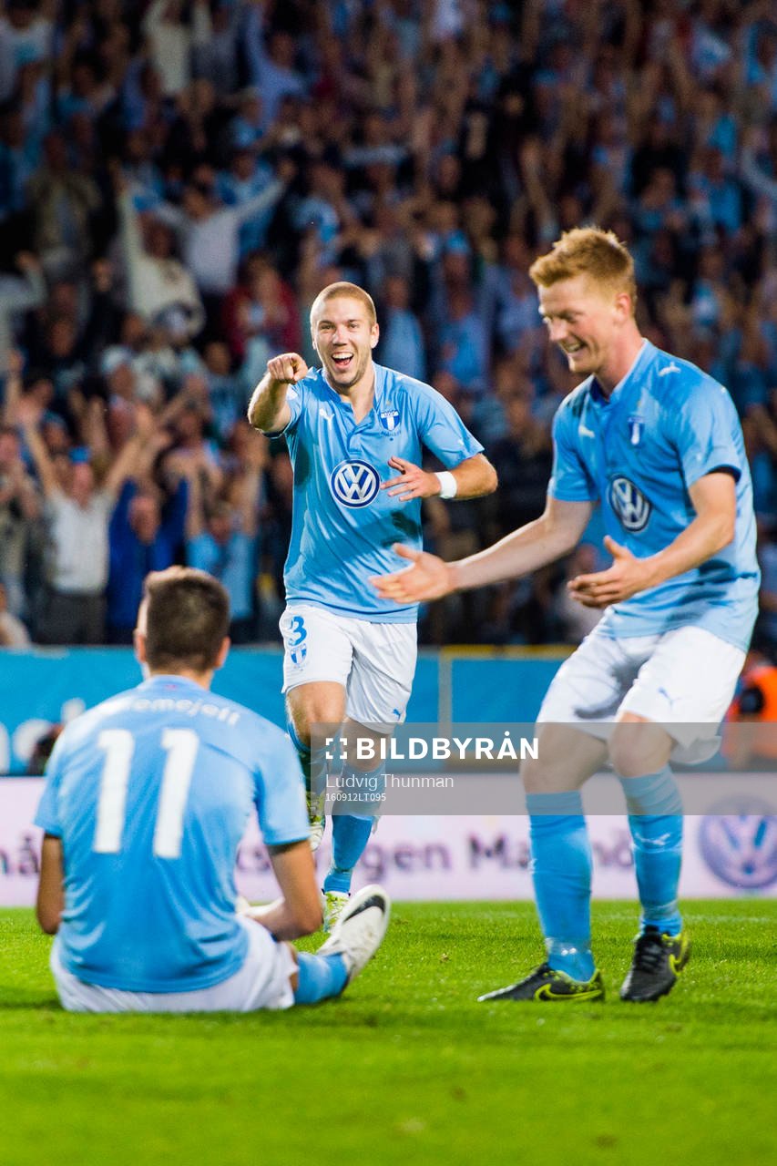 Malmö FFs Anton Tinnerholm jublar med Anders Christiansen