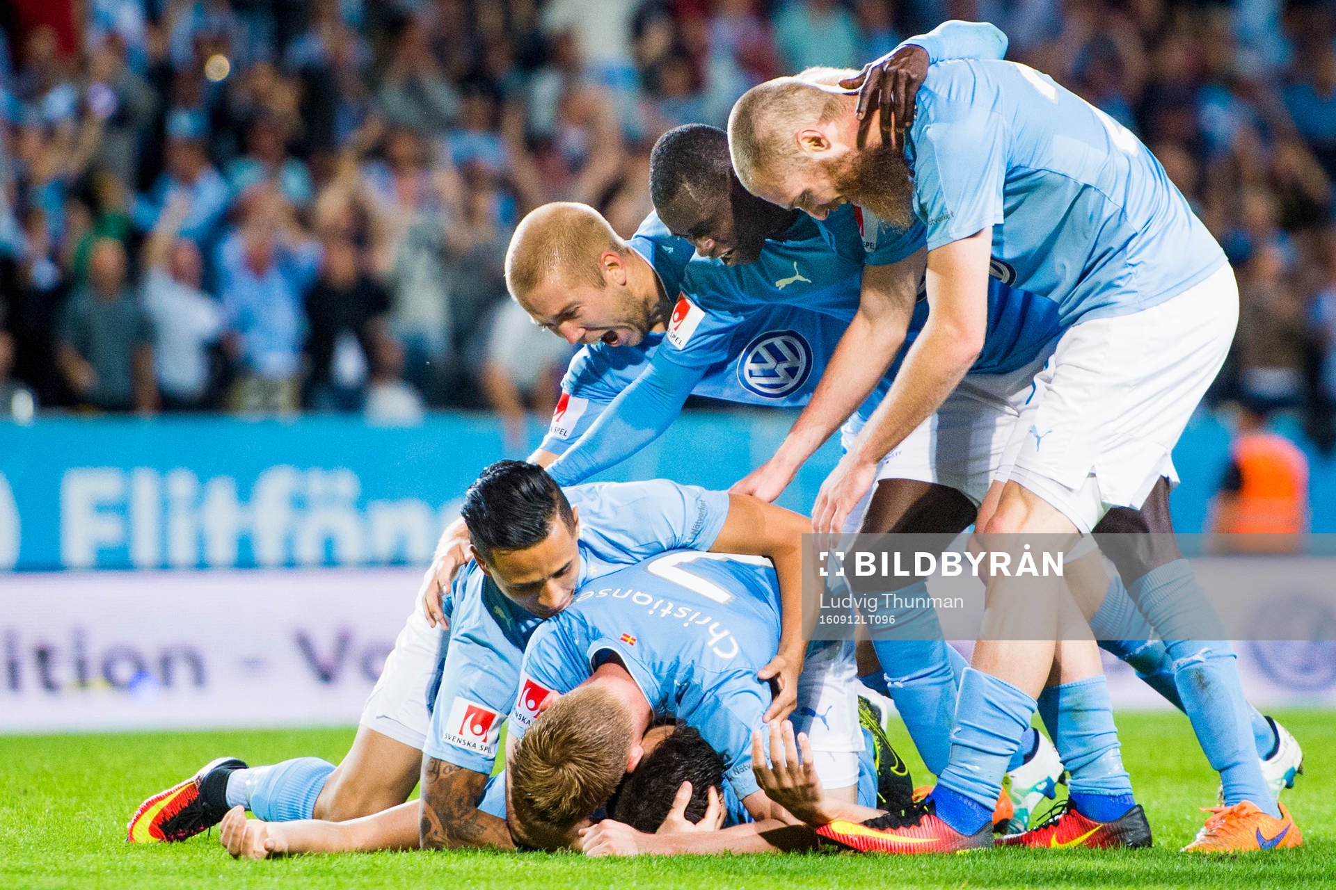 Malmö FFs Alexander Jeremejeff kramas Yoshimar Yotún,