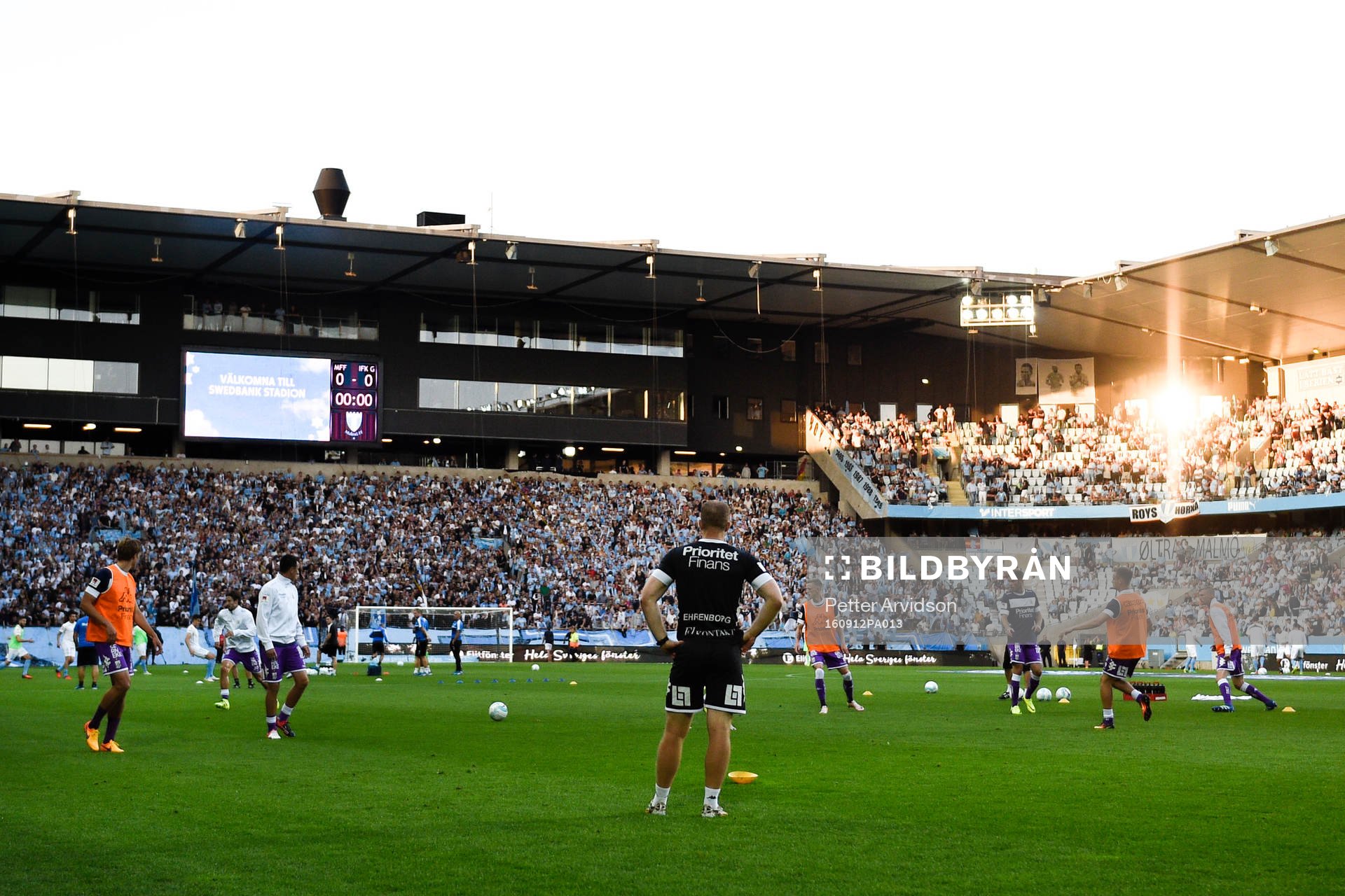 IFK Göteborgs spelare värmer upp före fotbollsmatchen i