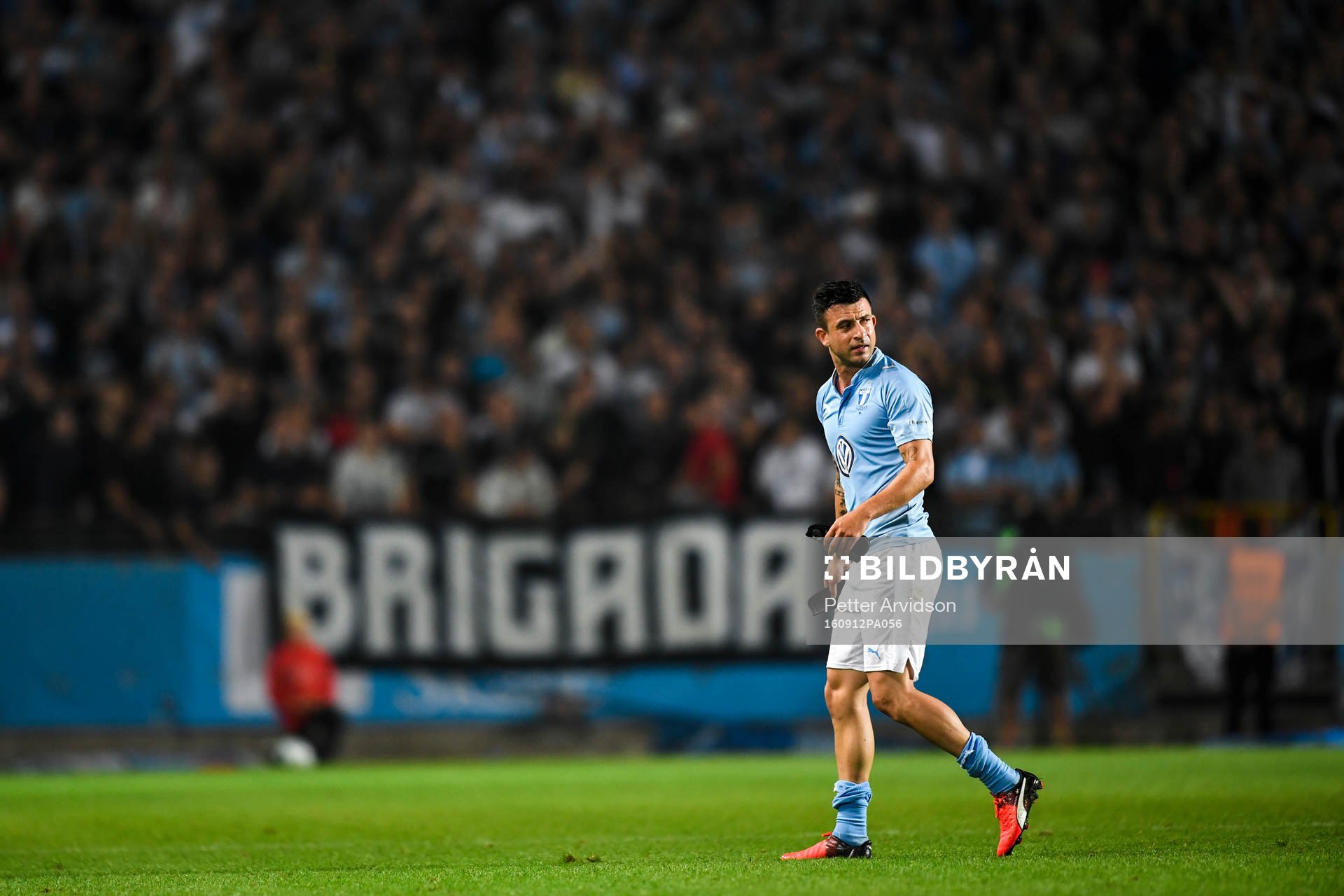Malmö FFs Behrang Safari får rött kort
