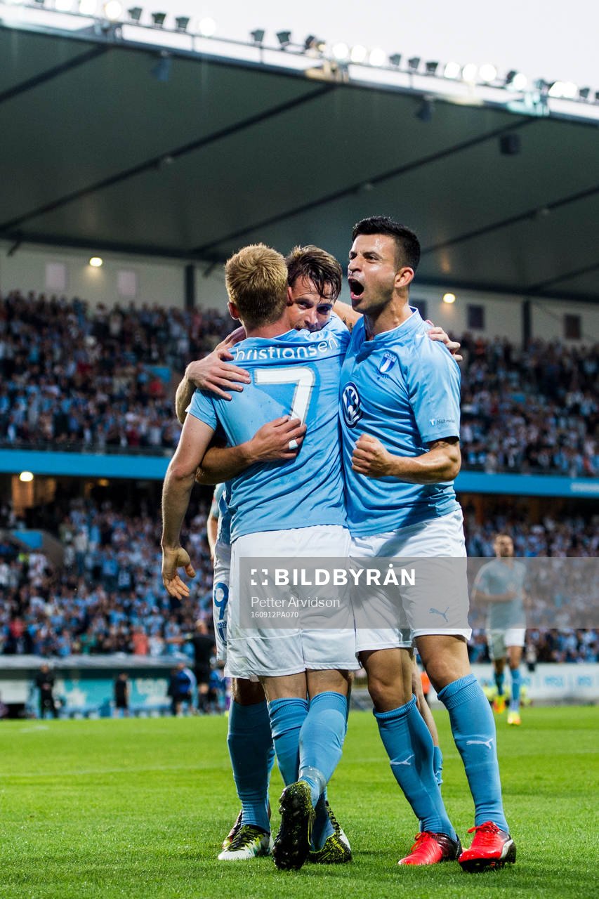 Malmö FFs Behrang Safari och Anders Christiansen jublar
