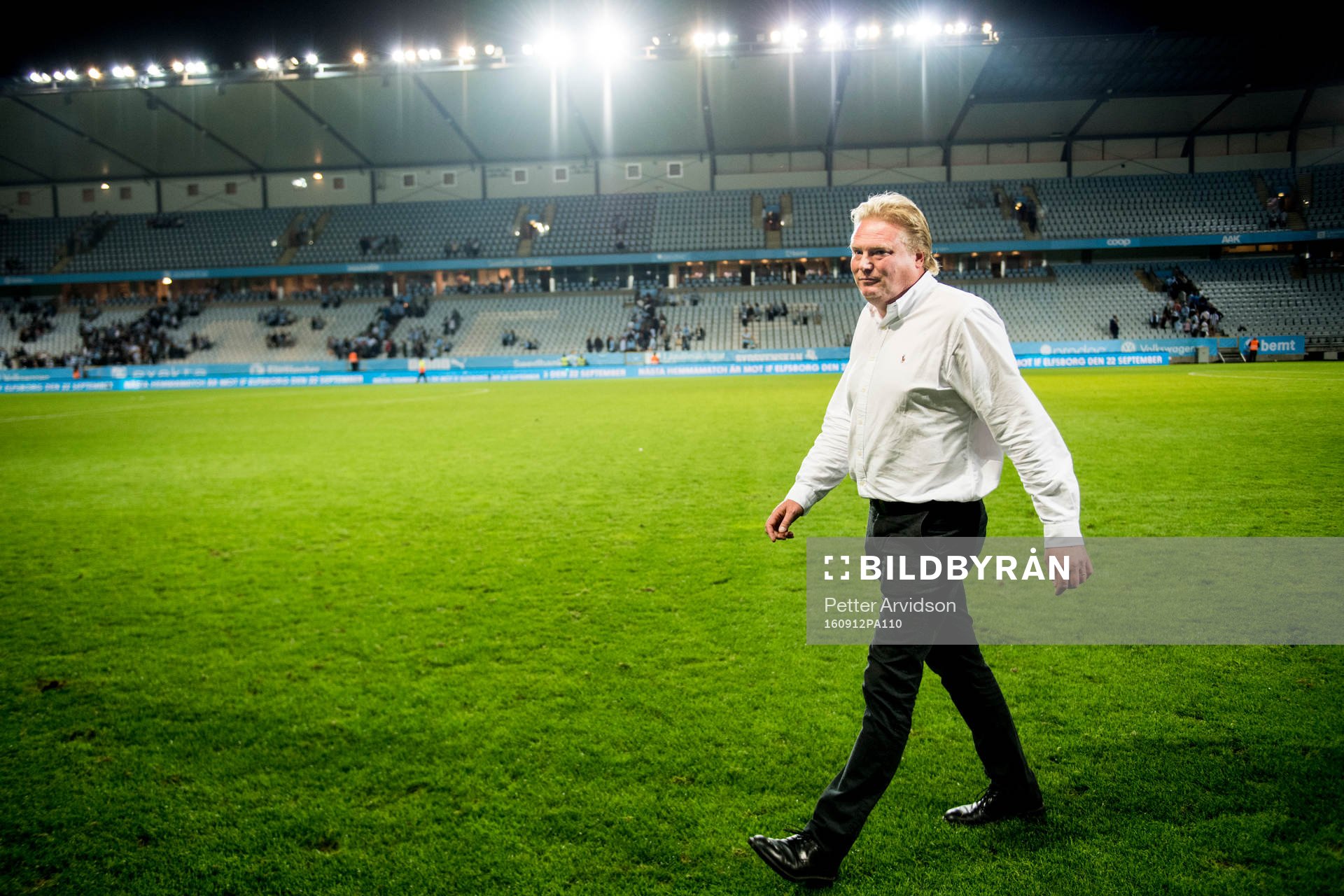 IFK Göteborgs tränare Jörgen Lennartsson deppar när han