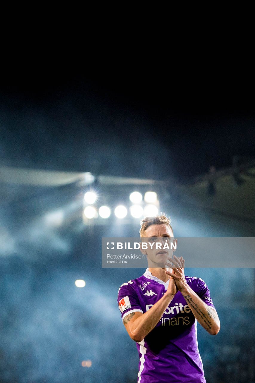 IFK Göteborgs Sören Rieks tackar publiken