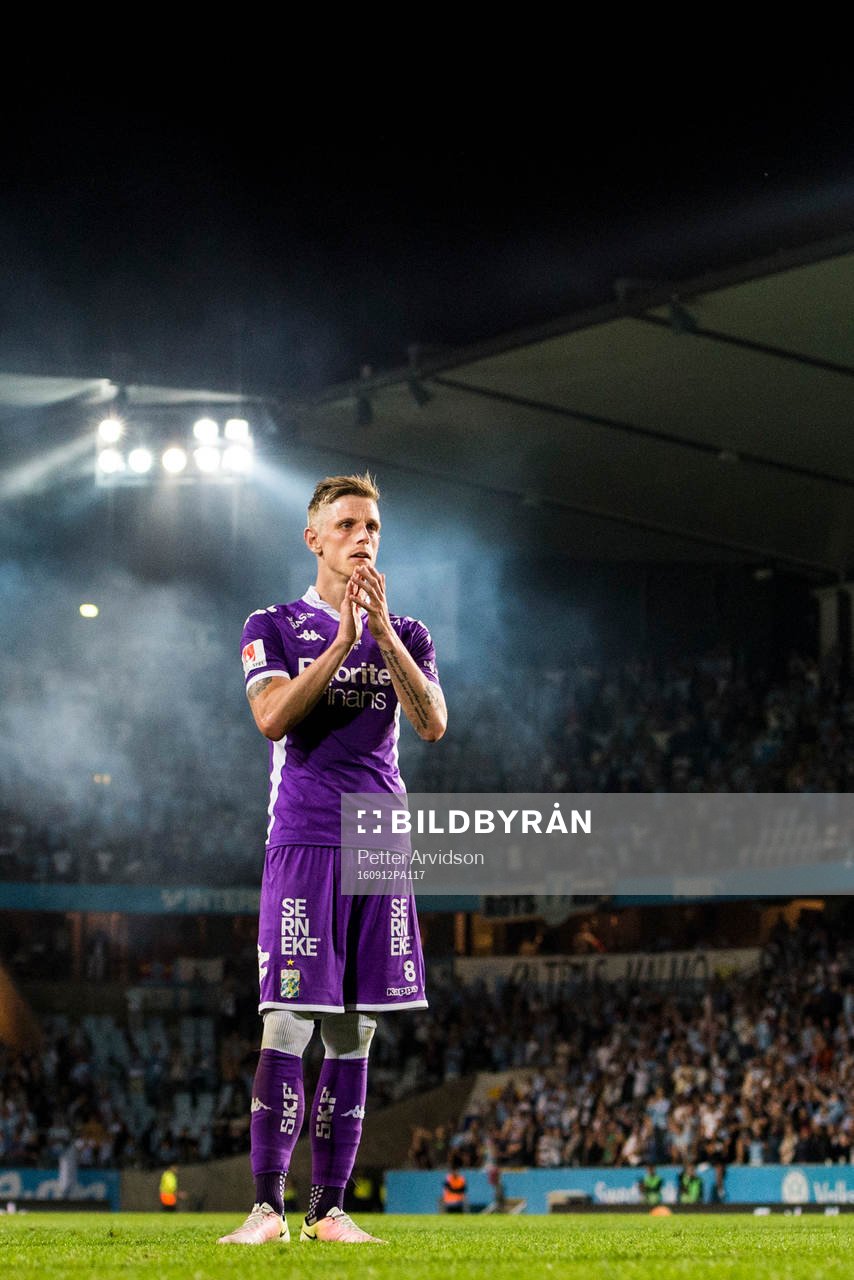 IFK Göteborgs Sören Rieks tackar publiken