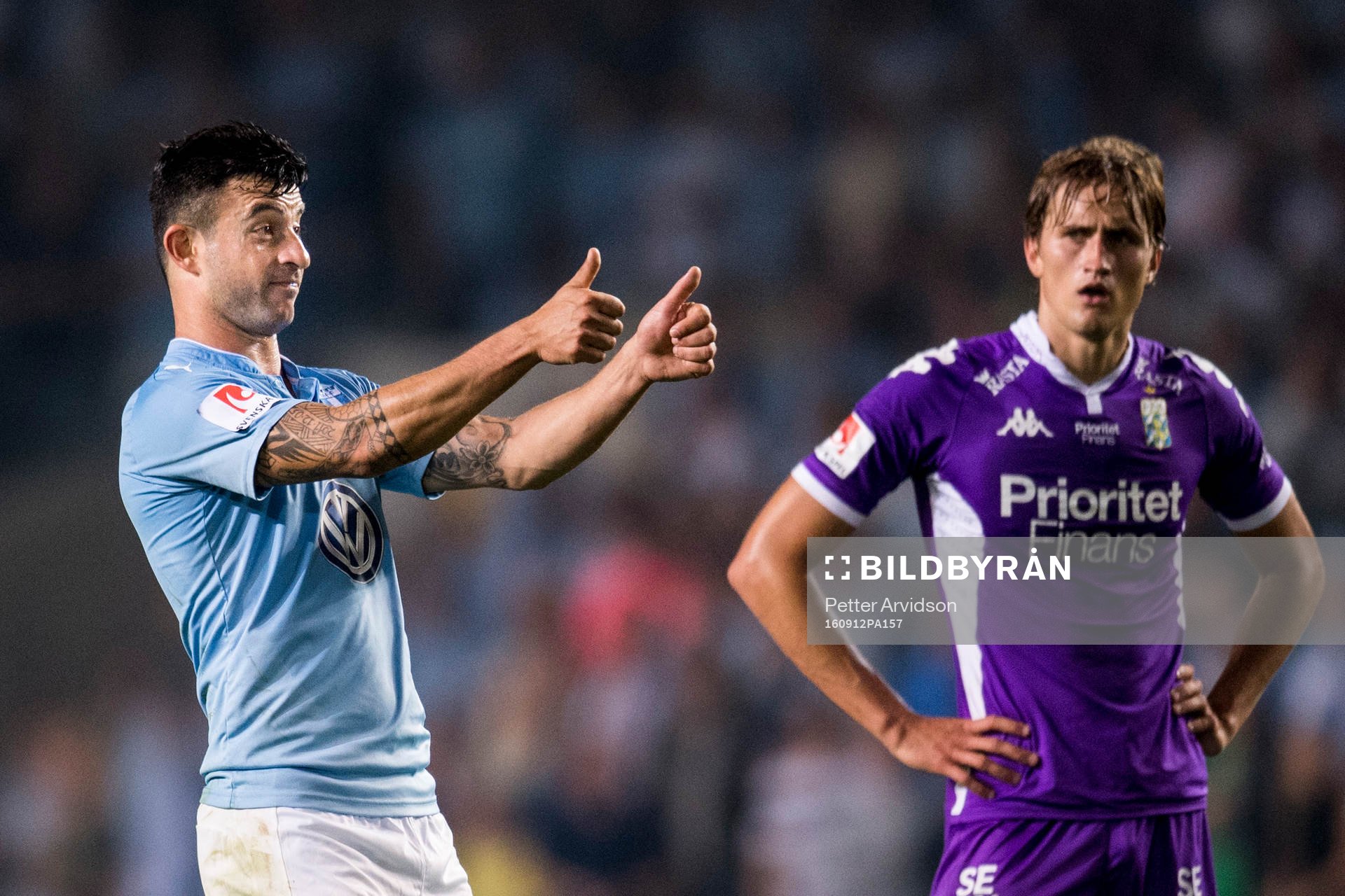 Malmö FFs Behrang Safari gör tummarna upp och IFK