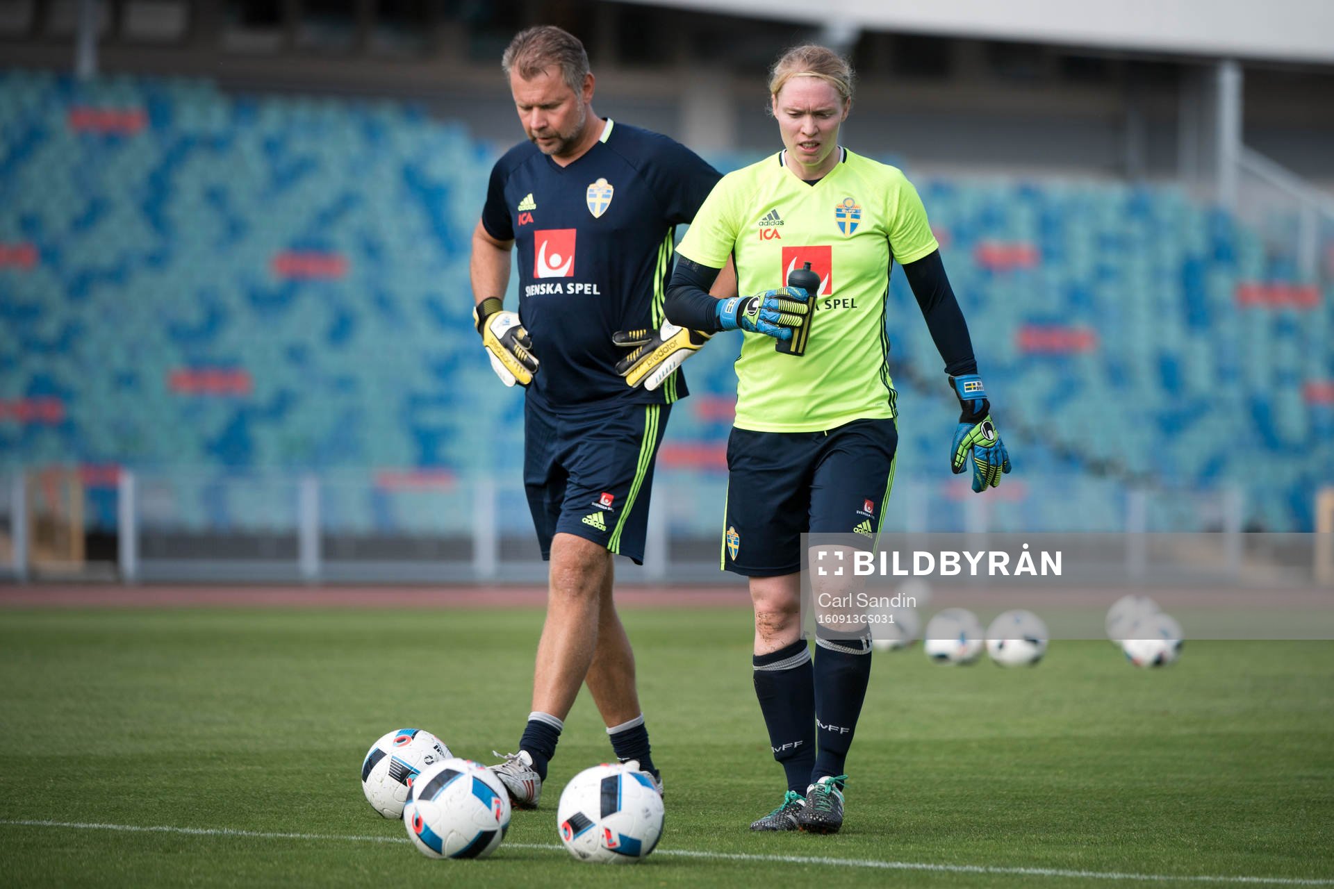 Sveriges Per Fahlström och målvakt Hedvig Lindahl