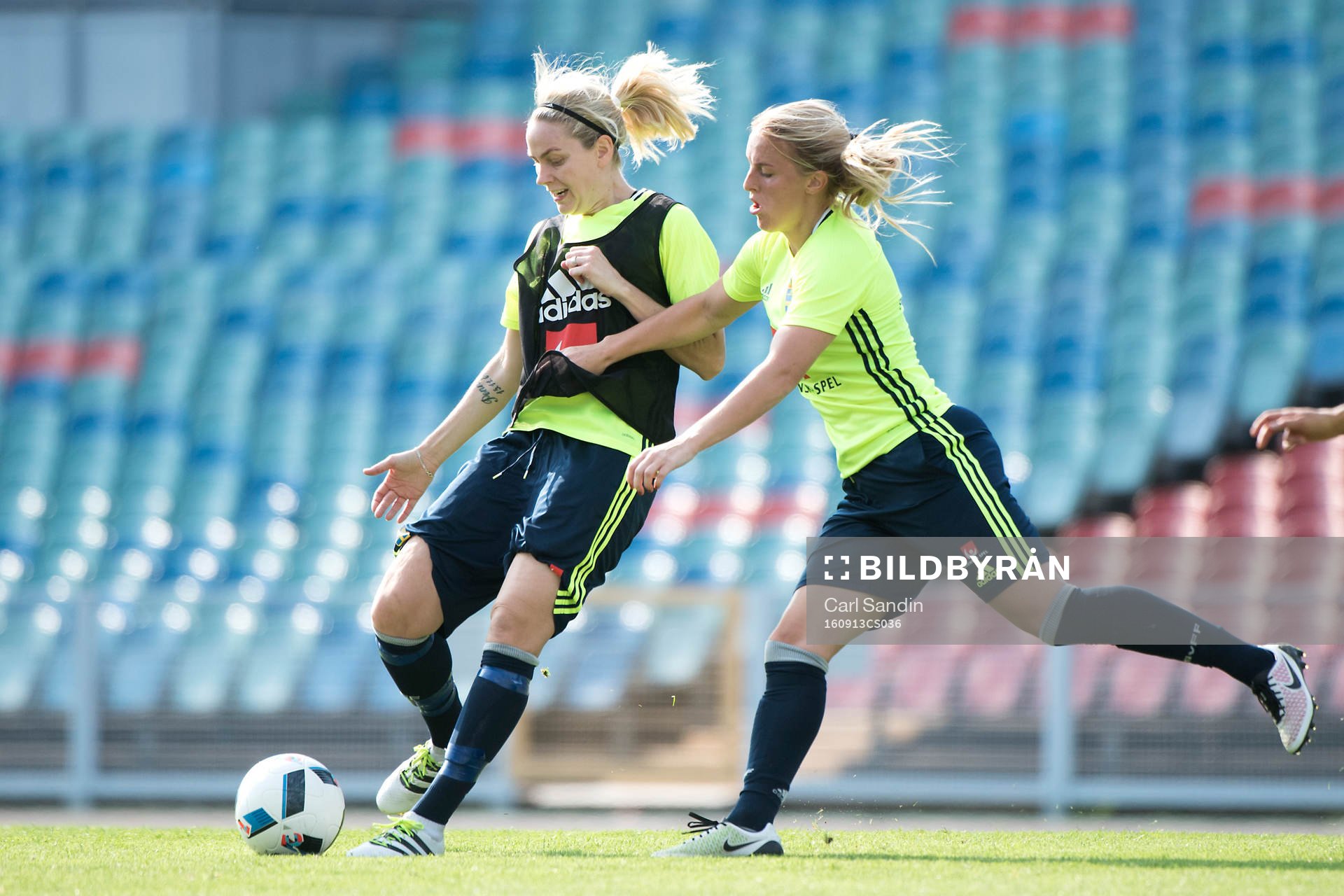 Sveriges Lisa Dahlkvist och Mimmi Larsson