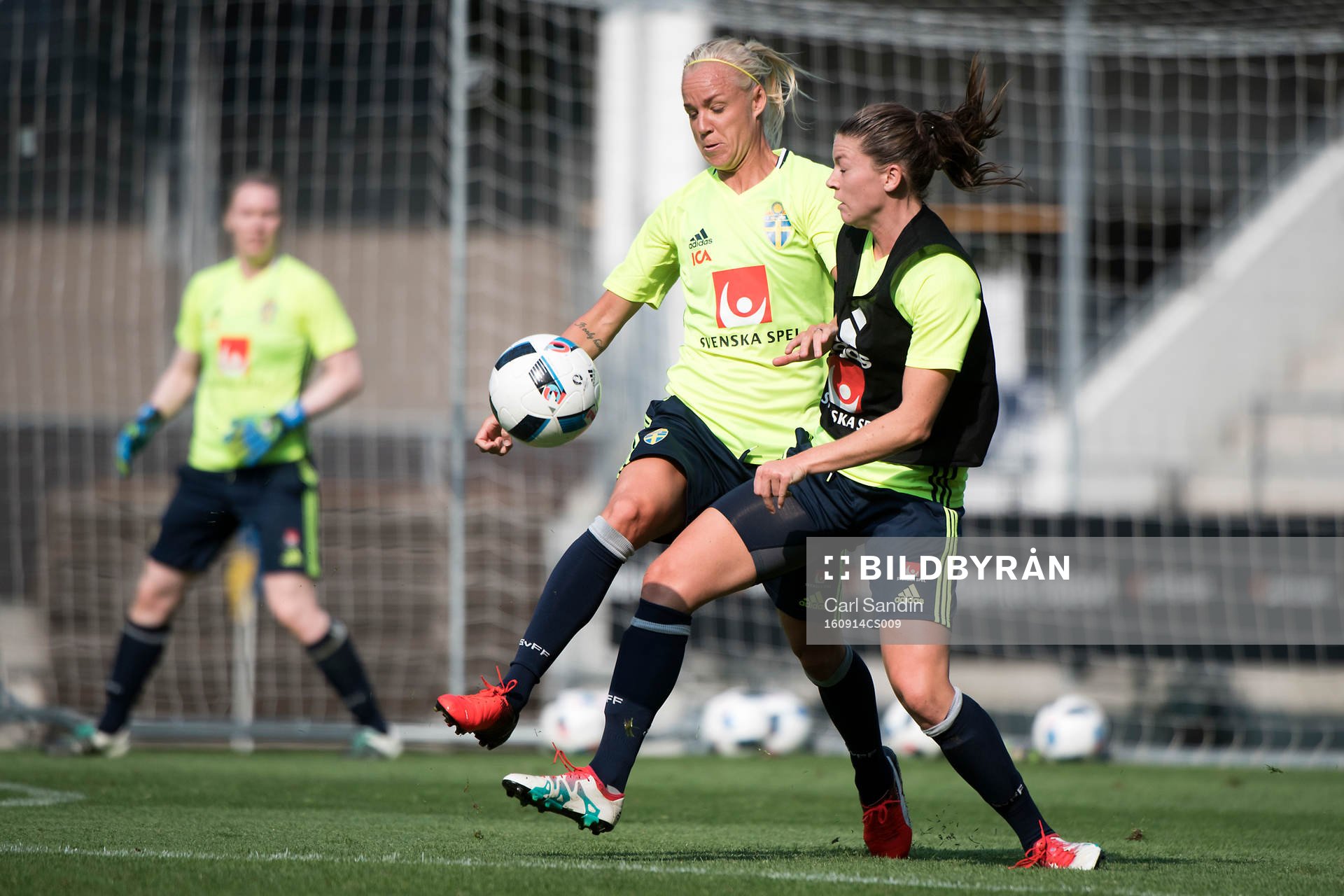 Sveriges Caroline Seger och Pauline Hammarlund