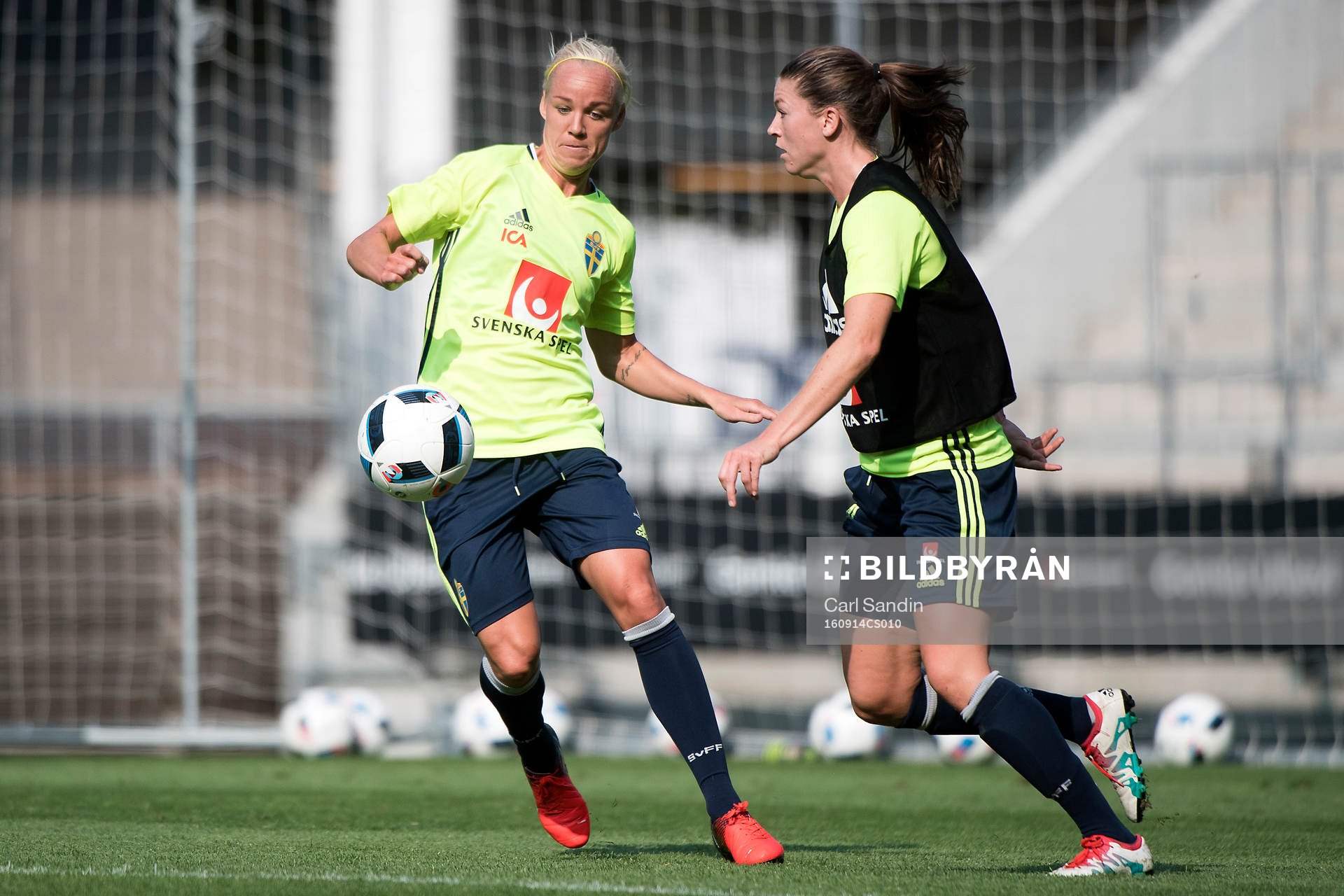Sveriges Caroline Seger och Pauline Hammarlund