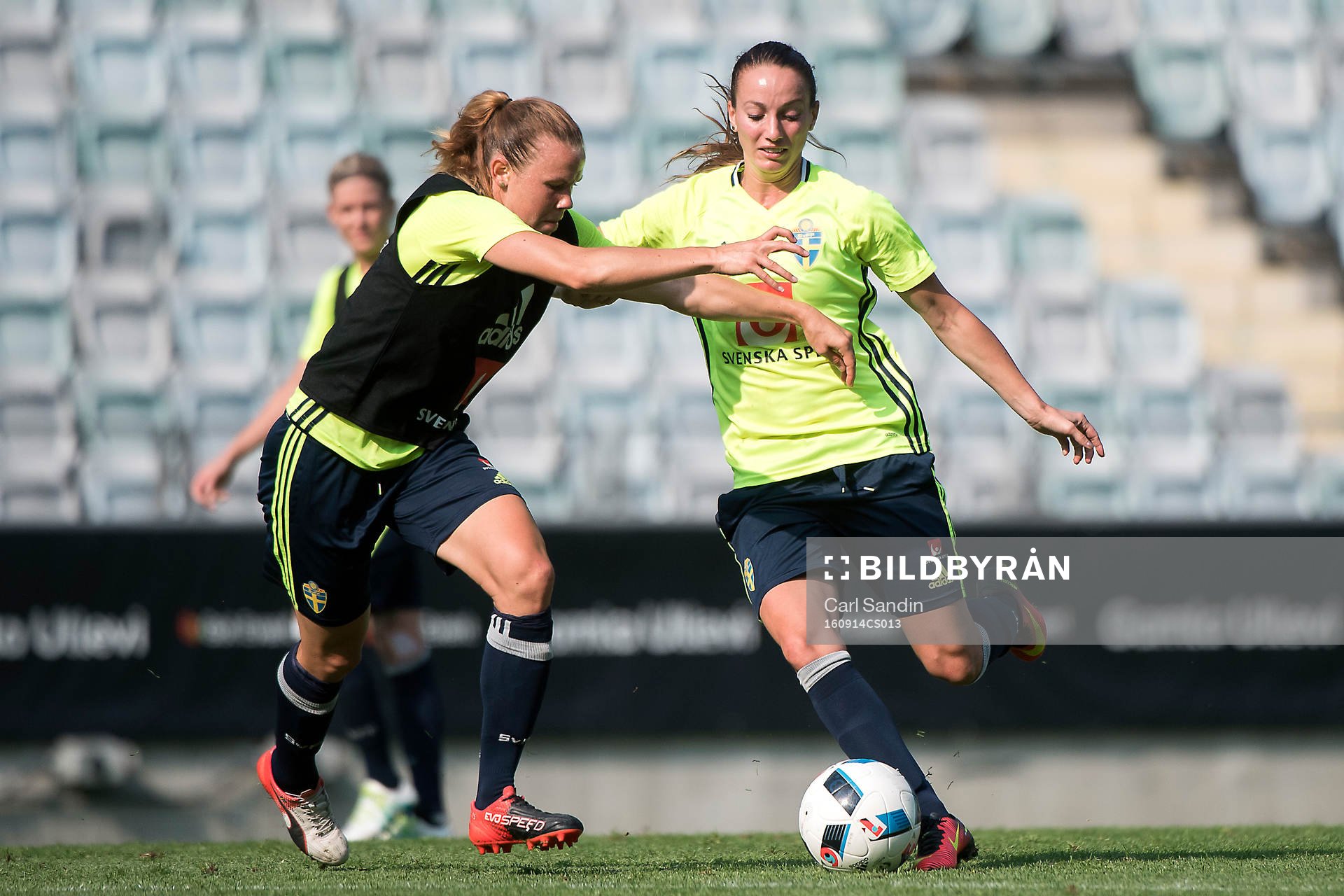 Sveriges Jessica Samuelsson och Kosovare Asllani