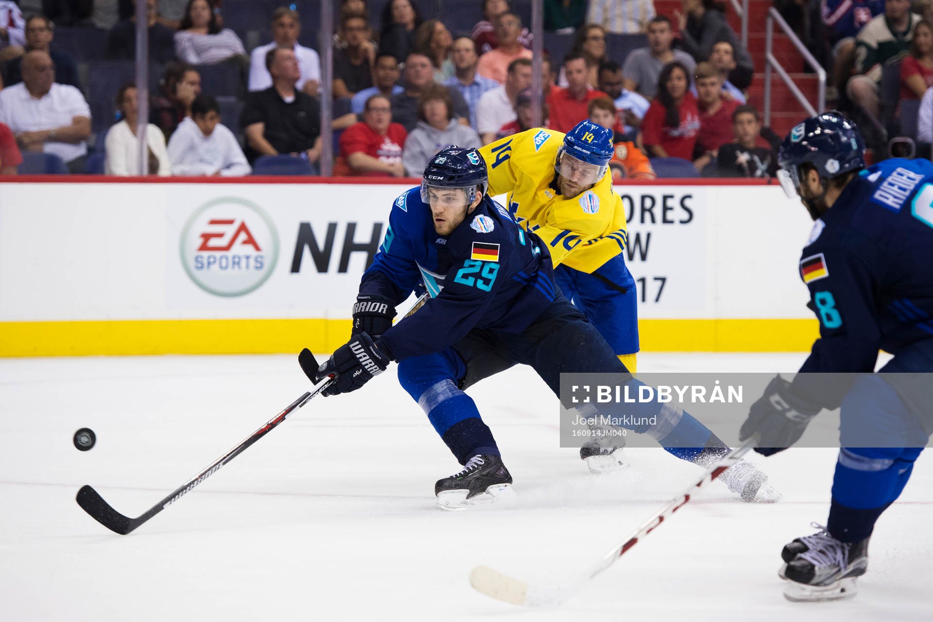 Europas Leon Draisaitl skjuter in 0-3 framför Sveriges