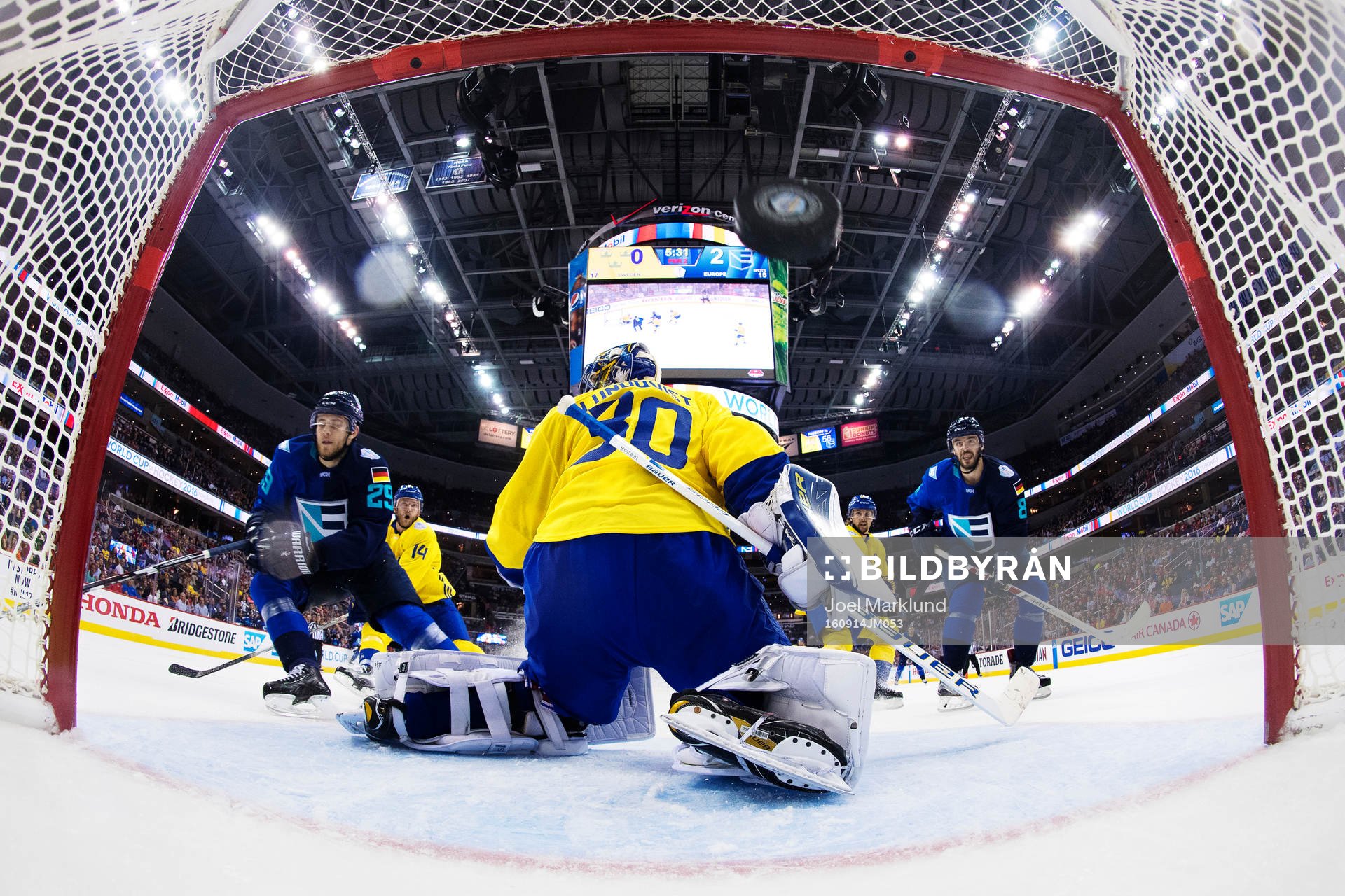 Europas Leon Draisaitl gör 0-3 bakom Sveriges målvakt