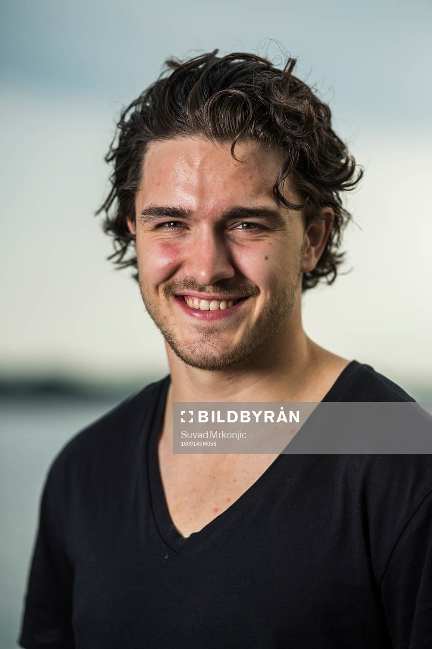Dennis Everberg är en fd Röglespelare som numera spelar i