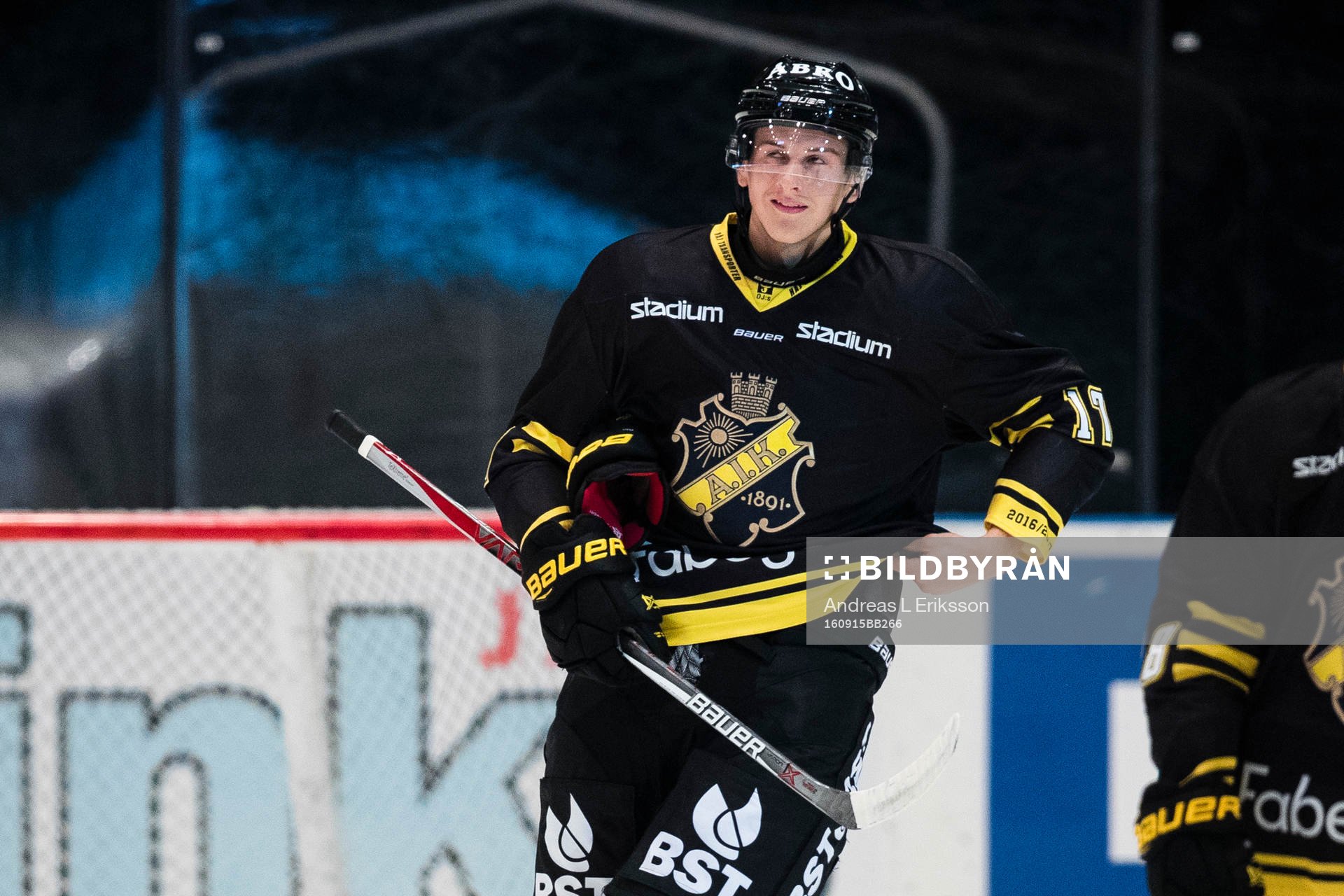 s Simon Fernholm ser glad ut