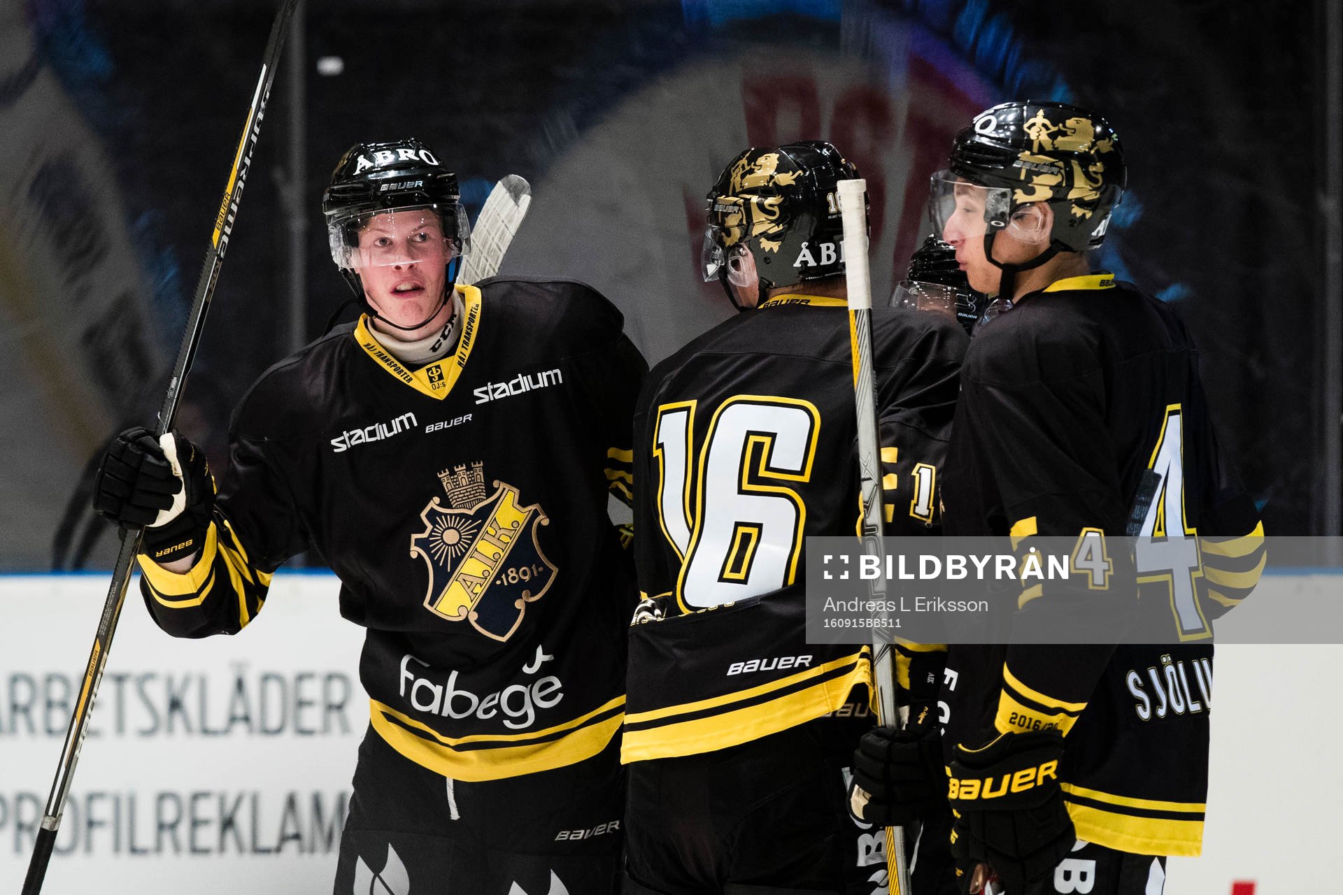 s Fredrik Karlström jublar