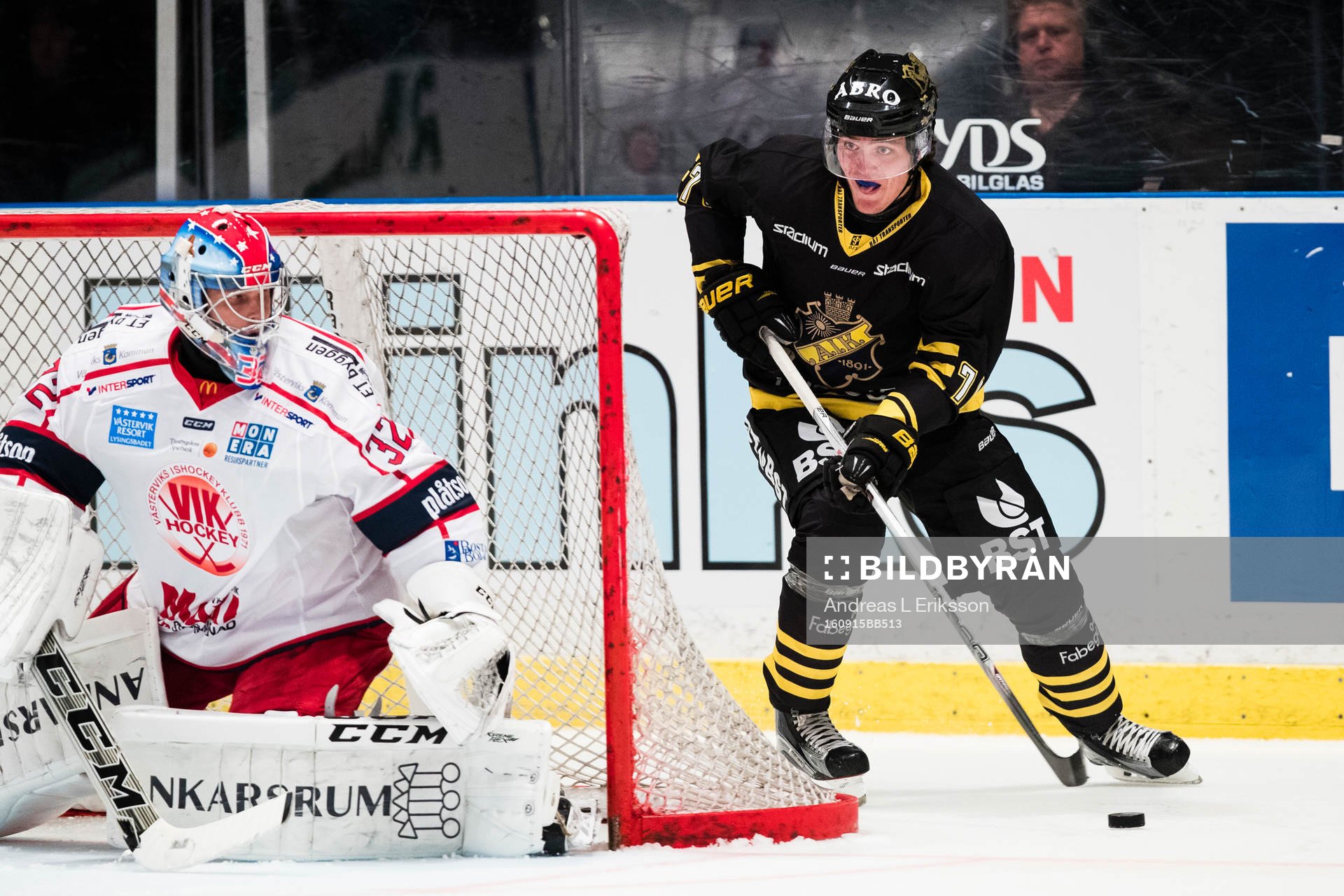 s Max Lindholm