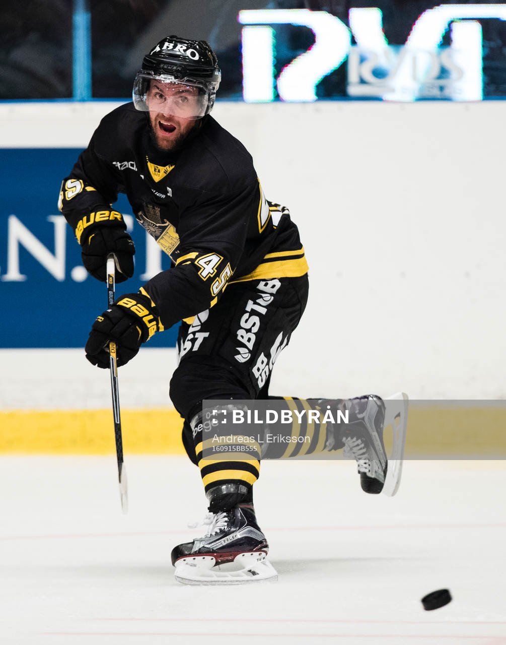 s Oscar Steen med pucken