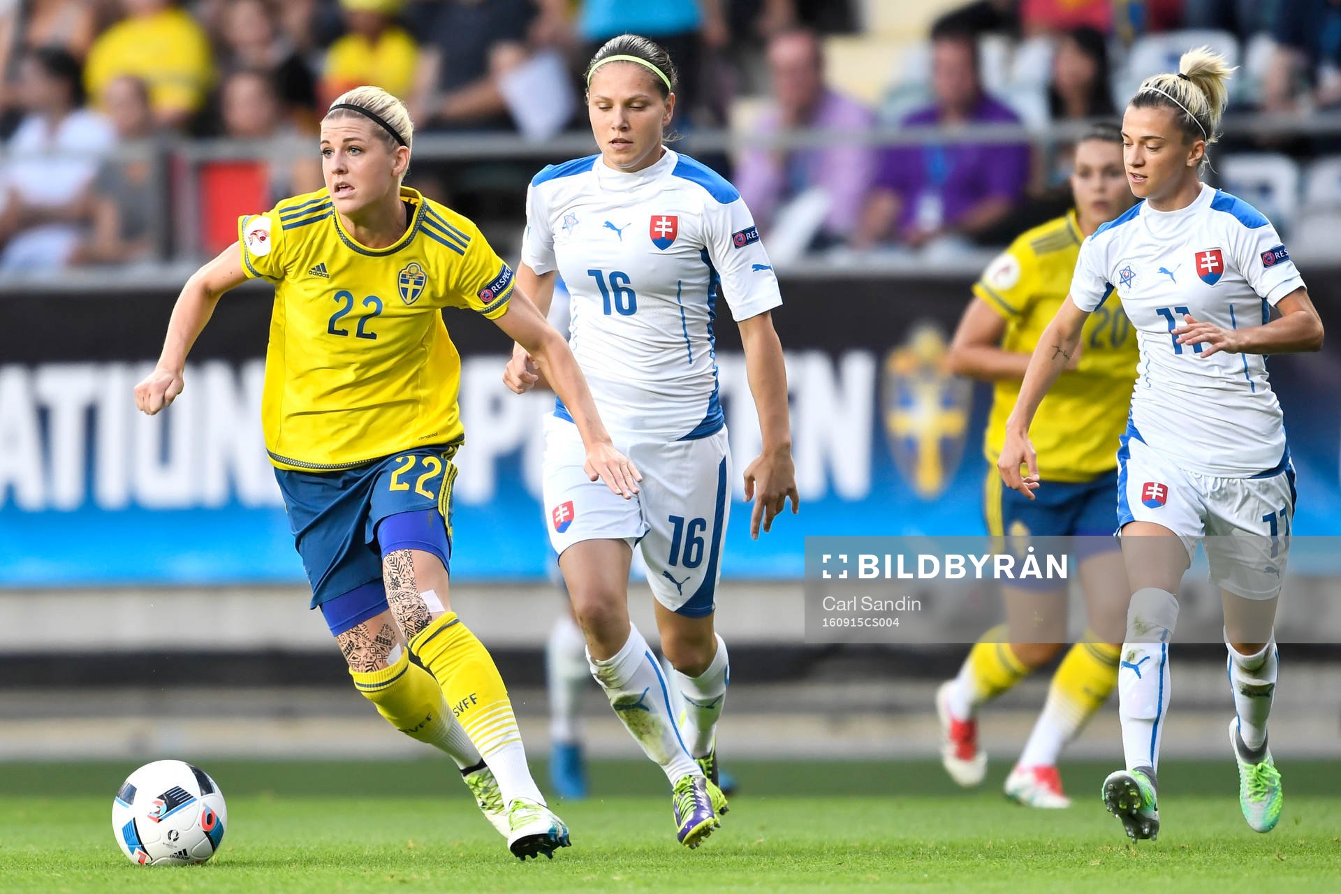 Sveriges Olivia Schough och Slovakiens Diana Bartovicova