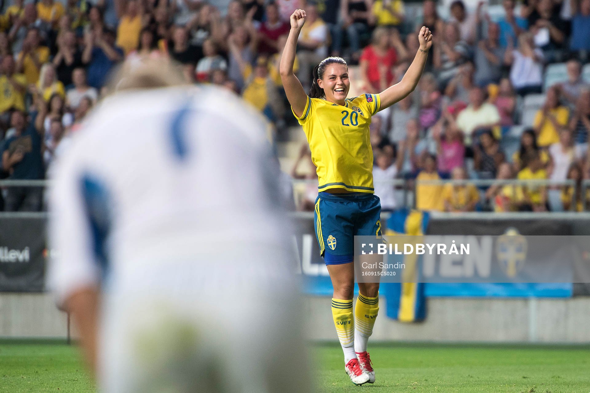 Sveriges Emilia Appelqvist jublar efter att hon gjort 1-0 under fotbollsmatchen i kvalet till EM mellan Sverige och Slovakien den 15 september 2016 i Göteborg.
