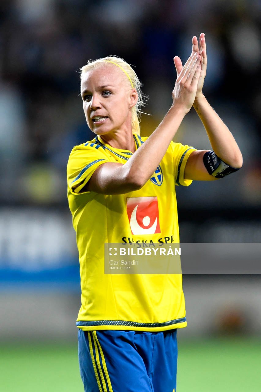 Sveriges Caroline Seger tackar publiken