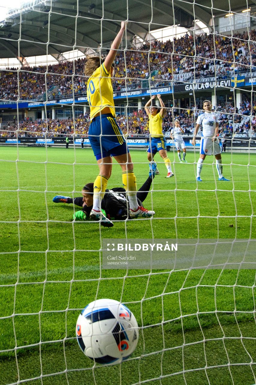 Sveriges Emilia Appelqvist jublar