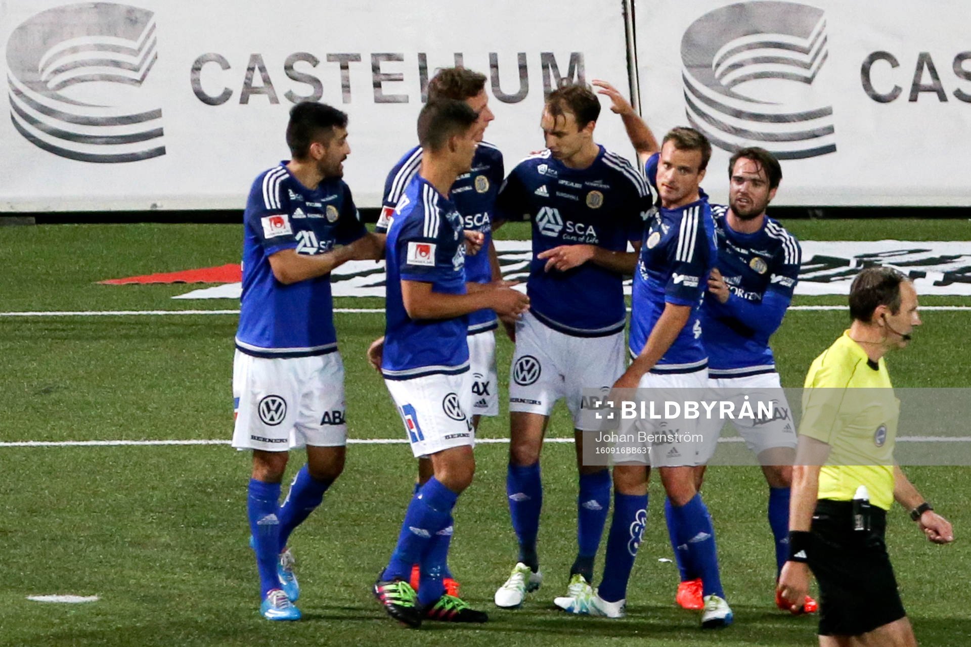 Sundsvalls Lars Christian Krogh Gerson jublar efter 3-3 på straff under fotbollsmatchen i Allsvenskan mellan Örebro och GIF Sundsvall den 16 september 2016 i Örebro.