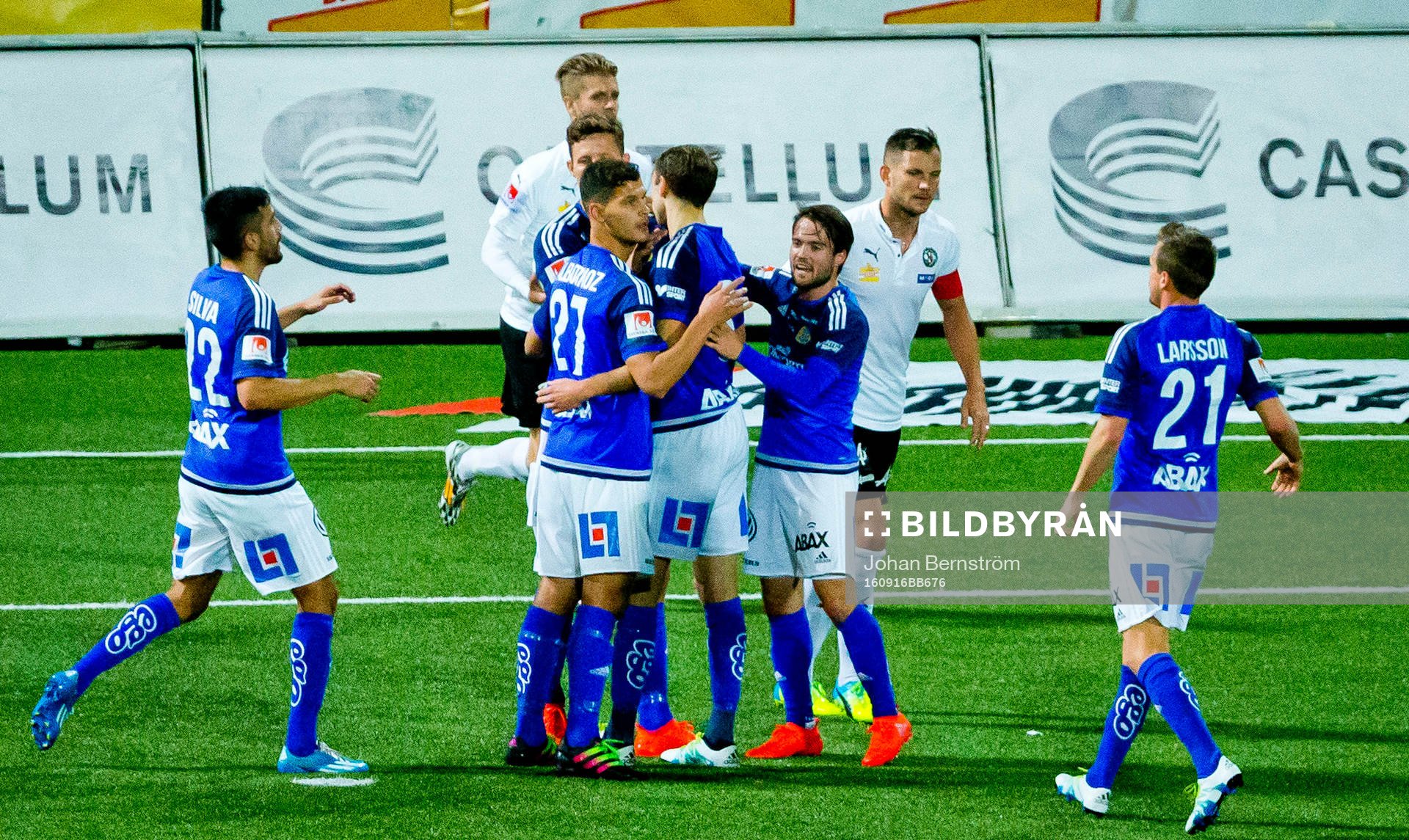 Sundsvalls Lars Christian Krogh Gerson gör 3-3 på straff och jublar under fotbollsmatchen i Allsvenskan mellan Örebro och GIF Sundsvall den 16 september 2016 i Örebro.