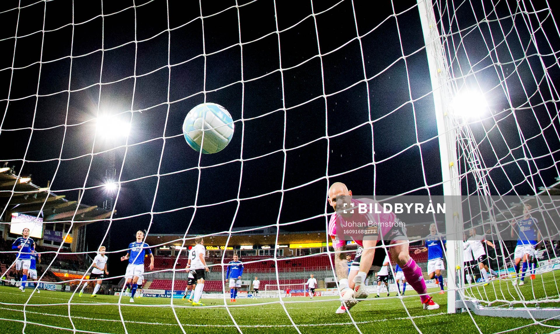 Örebros Martin Broberg gör 3-1 på straff på Sundsvalls