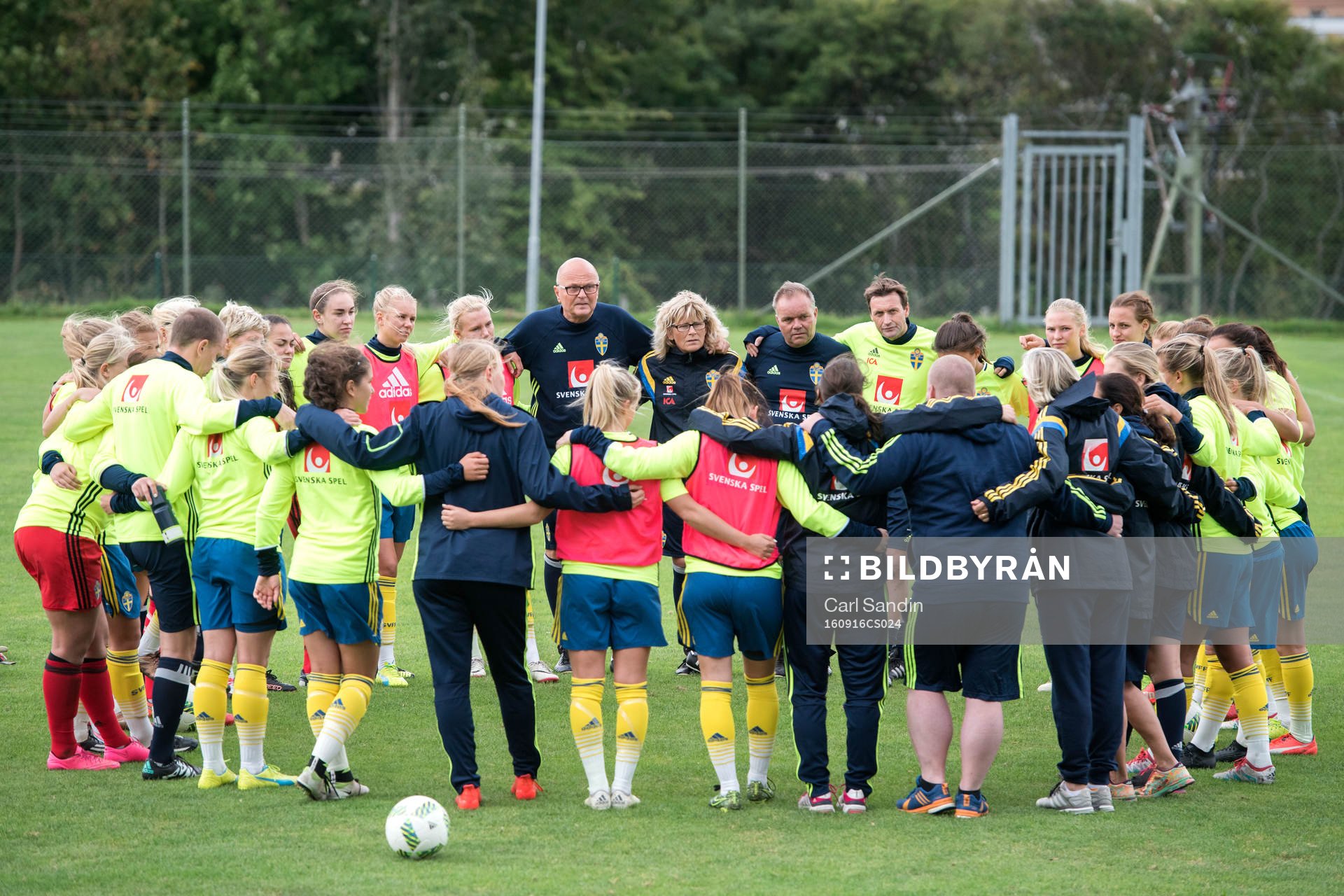 Spelarna och ledarna samlas