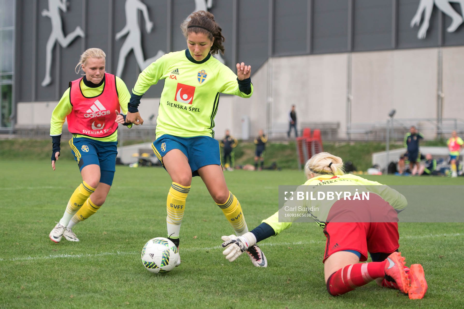 Sveriges Josefine Rybrink och Loreta Kullashi