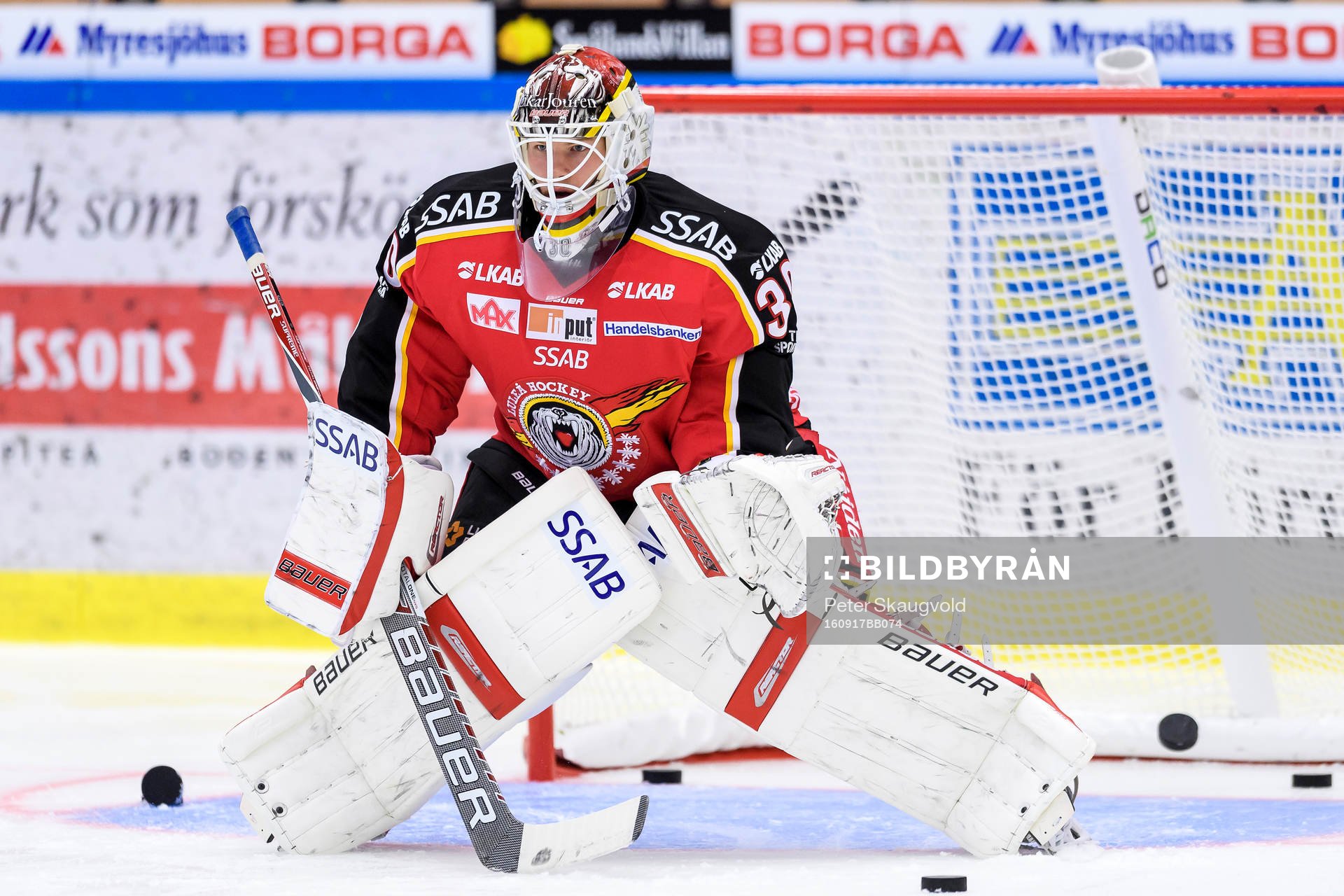Luleås målvakt Filip Gustavsson på uppvärmningen