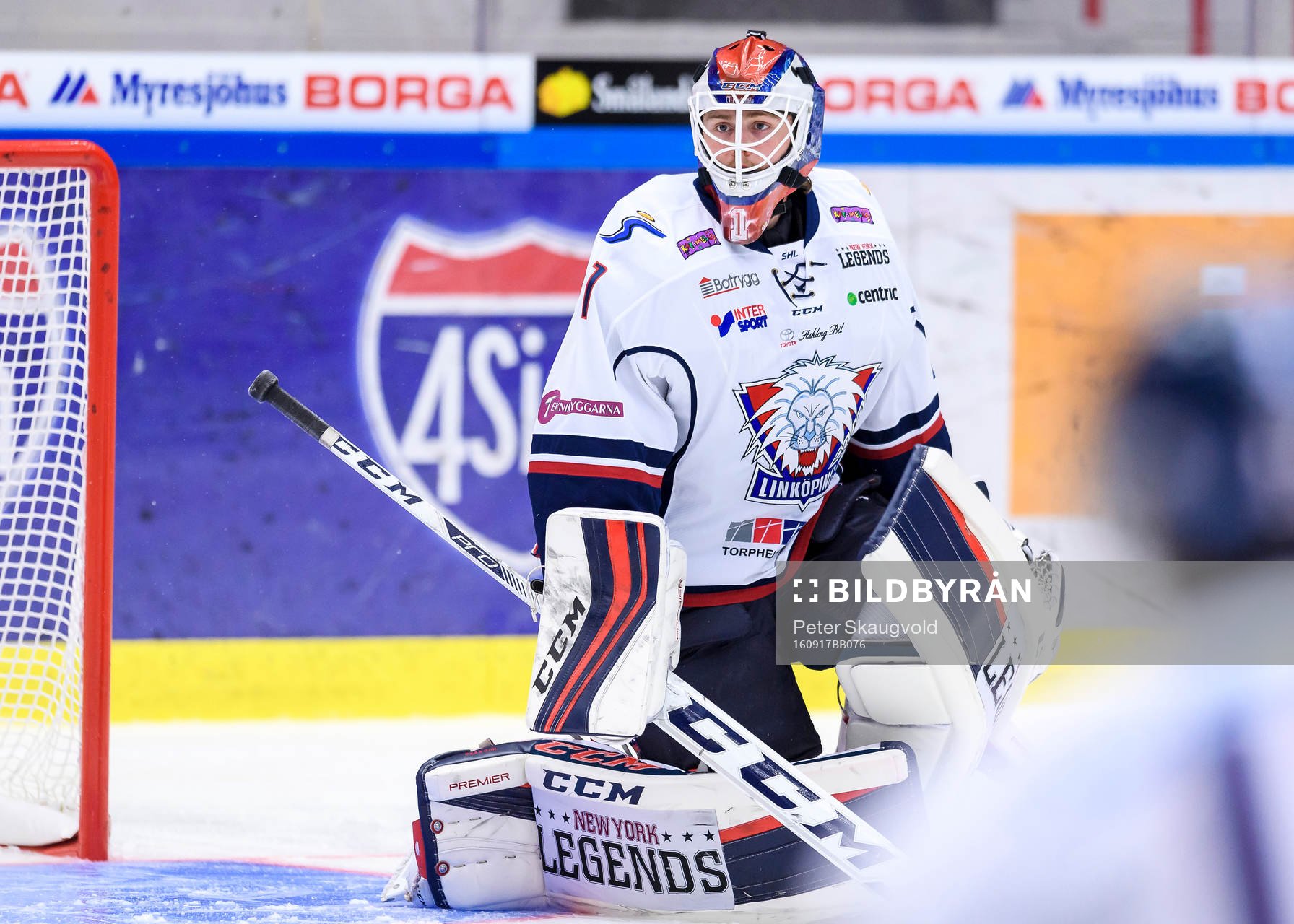 Linköpings målvakt Marcus Högberg på uppvärmningen