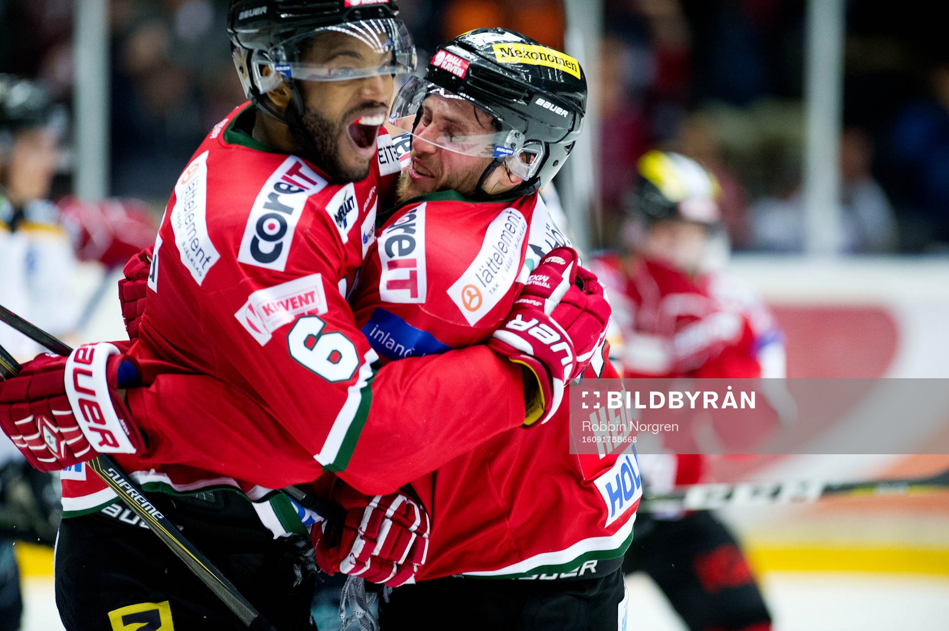 Modos Drew Paris och Modos Oscar Hedman jublar