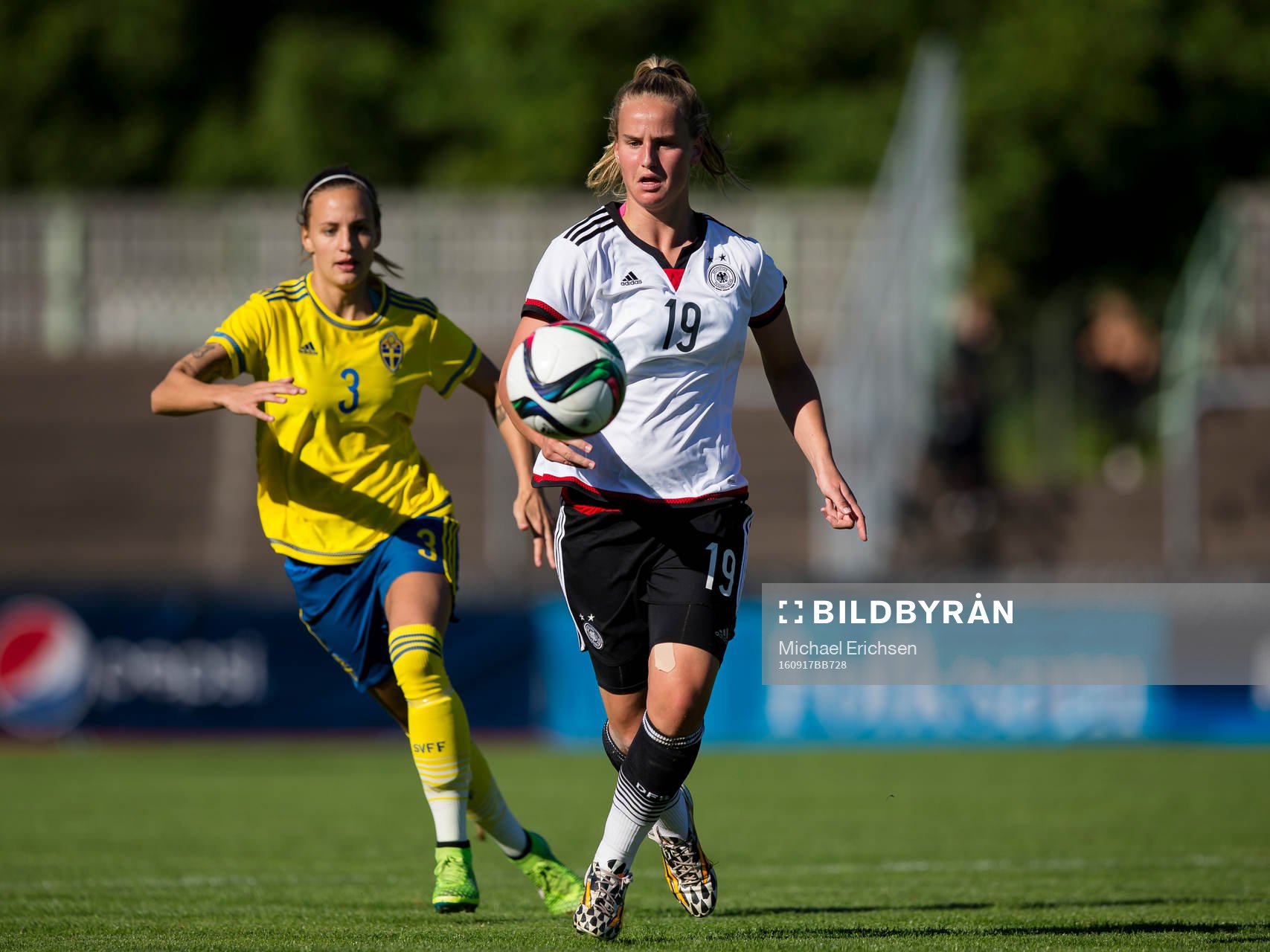 Tysklands Franziska Gieseke före Sveriges Nathalie Björn