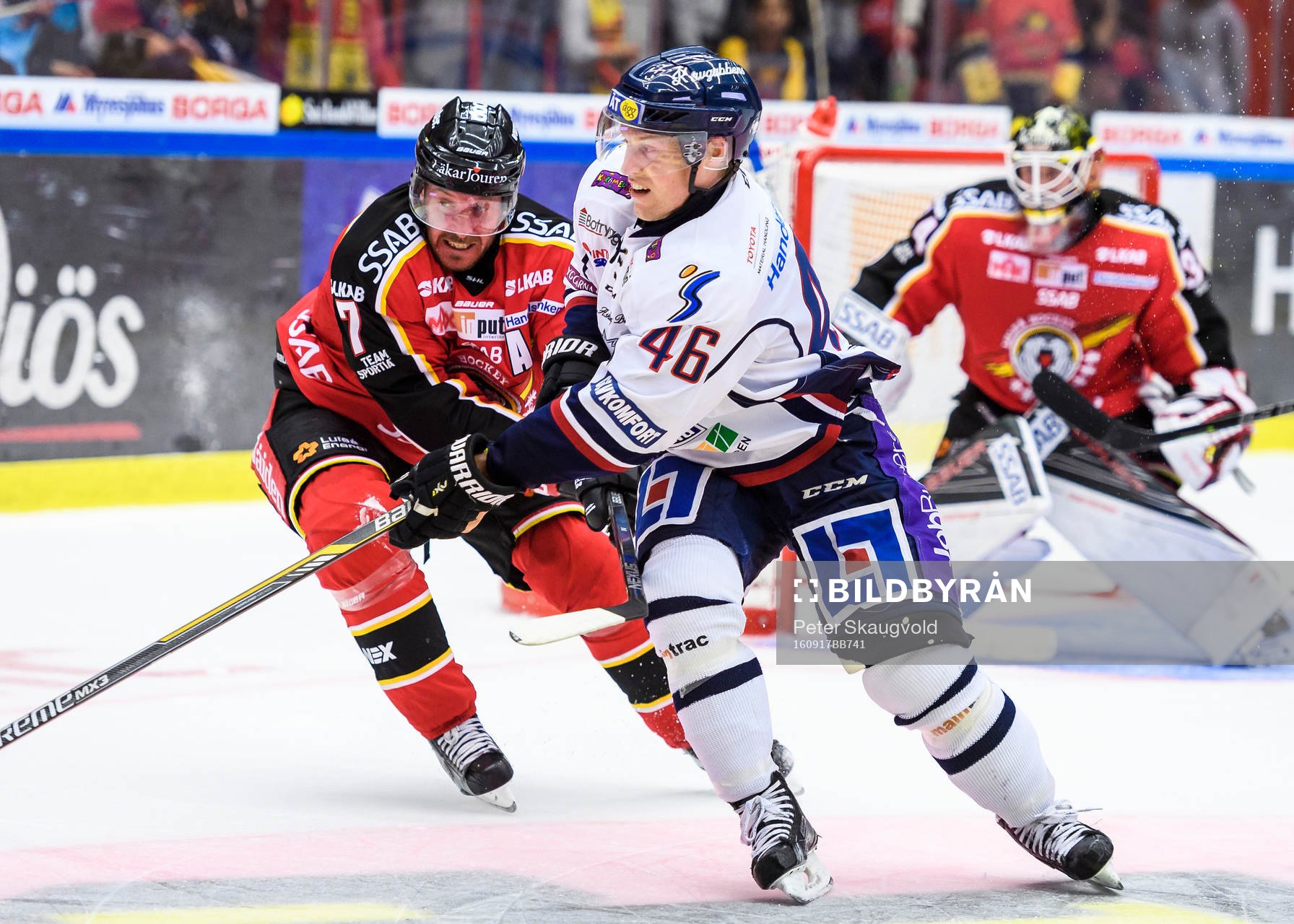 Linköpings Mathis Olimb jagas av Luleås Jan Sandström