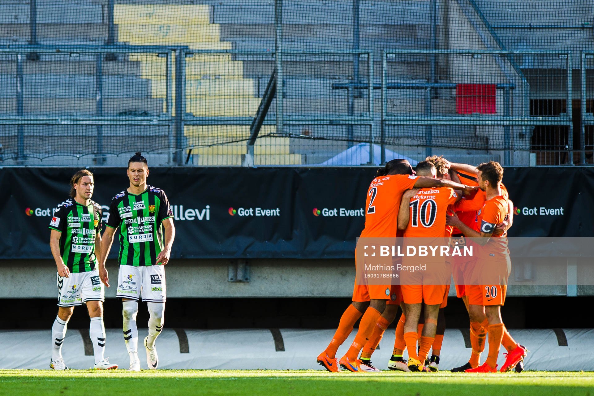 GAIS Johan Ramhorn och Luka Mijaljevic deppar medan
