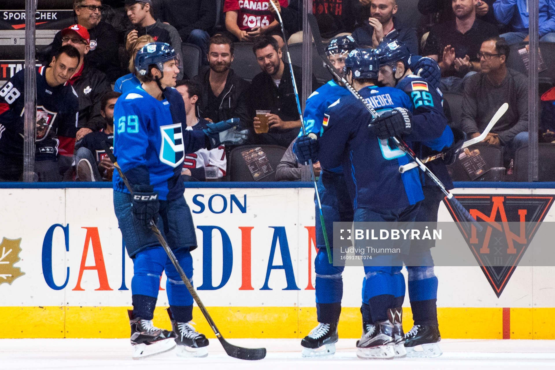 Europas Roman Josi, Tobias Rieder, Nino Niederreiter jublar