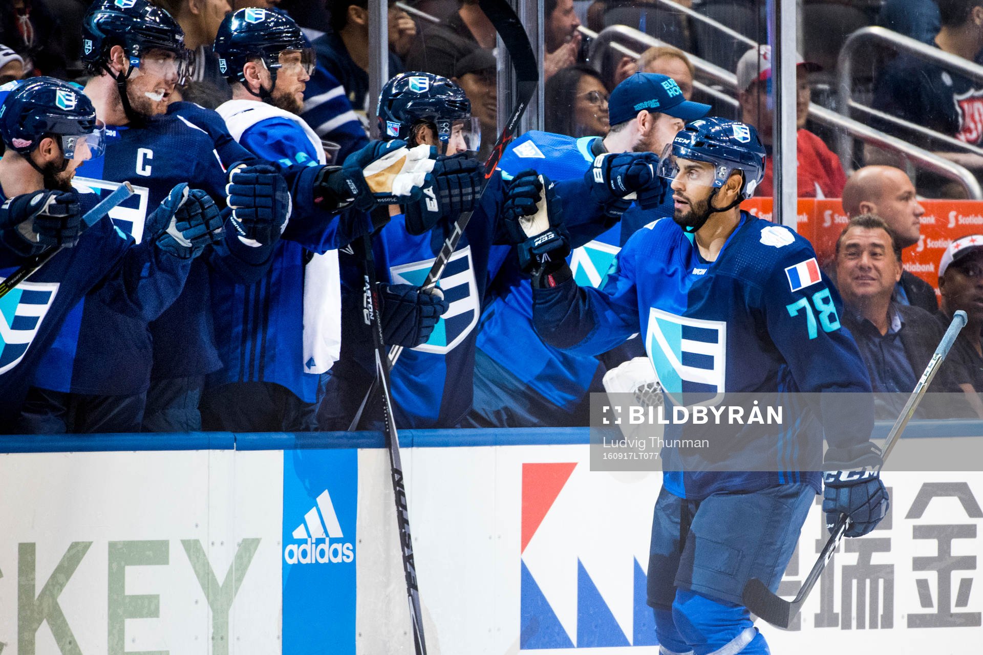 Europas Pierre-Edouard Bellemare jublar med lagkamrarna