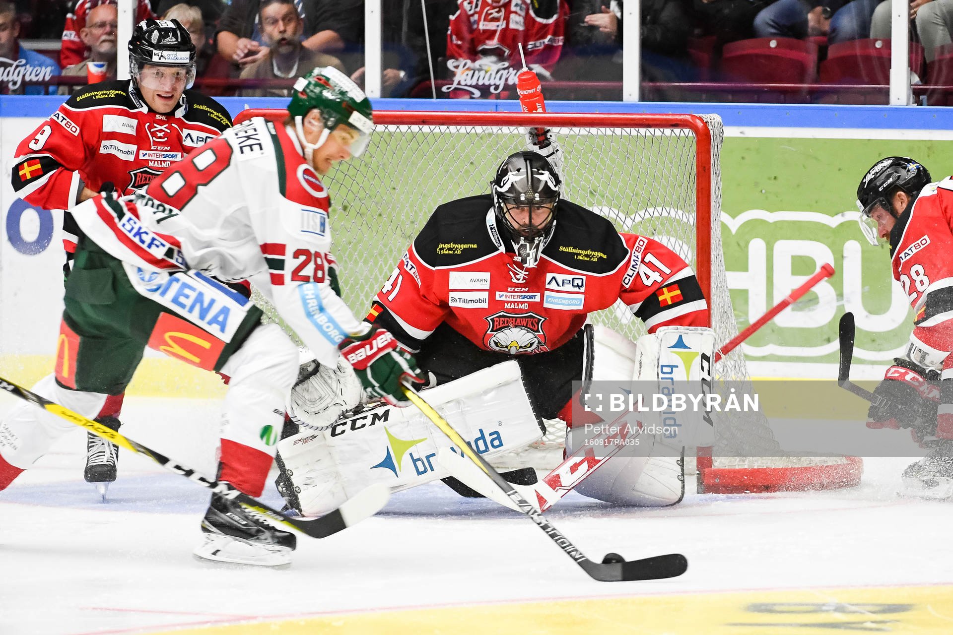 Frölundas Johan Sundström och Malmö Redhawks målvakt
