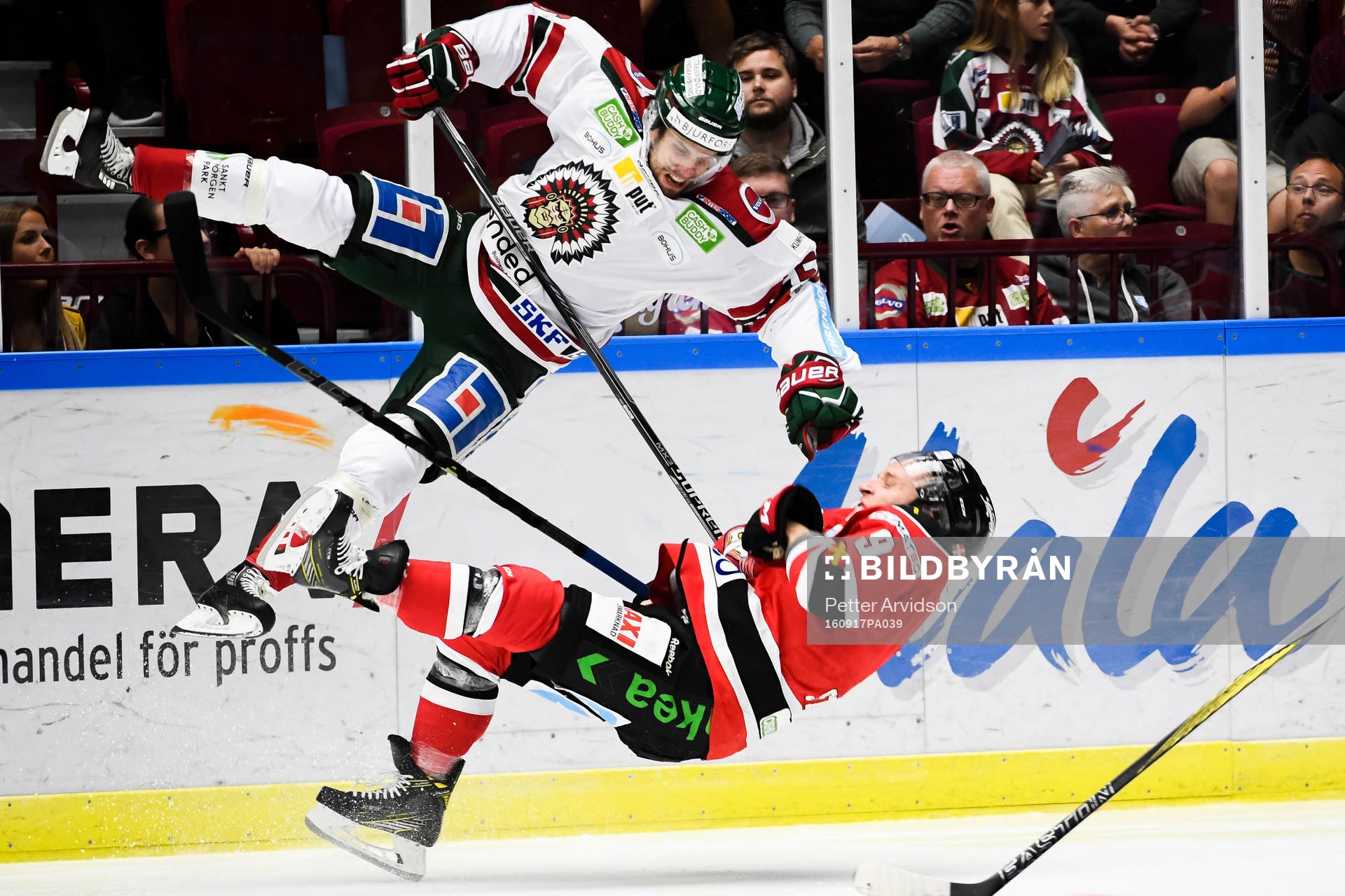 Frölundas Jonathan Sigalet och Malmö Redhawks Frederik