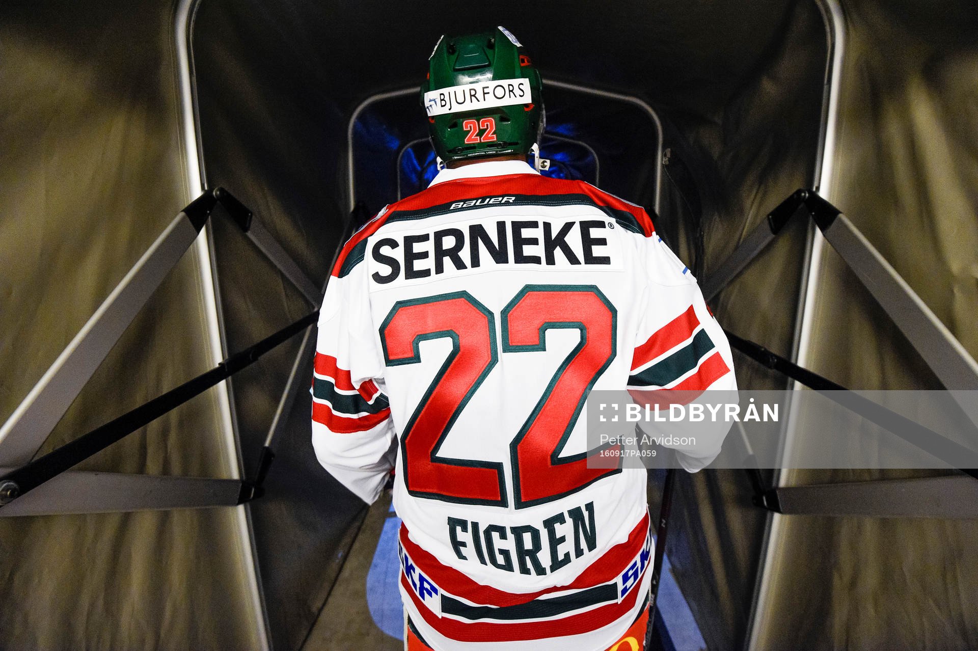 Frölundas Robin Figren  före ishockeymatchen i SHL mellan