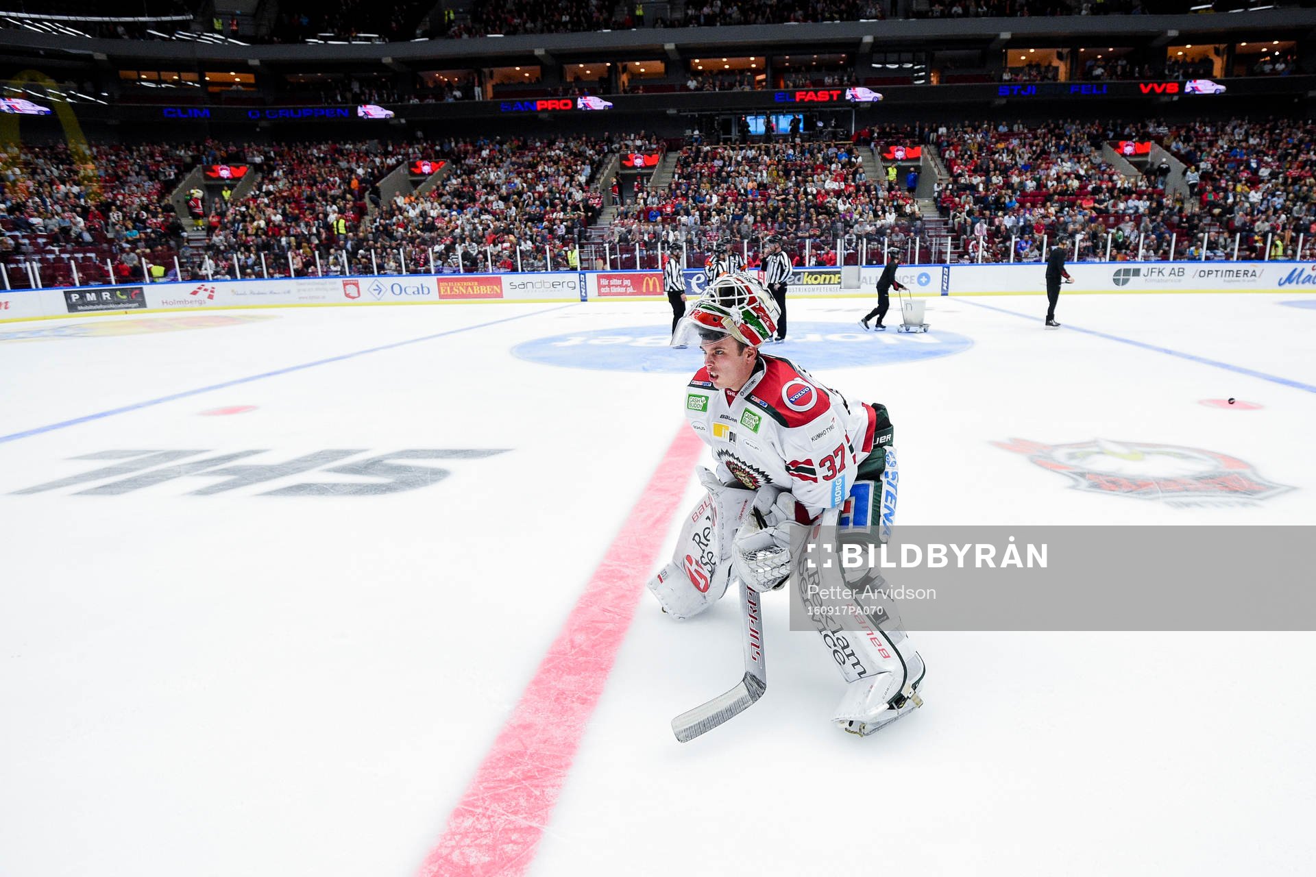 Färjestads målvakt Johan Gustafsson deppar