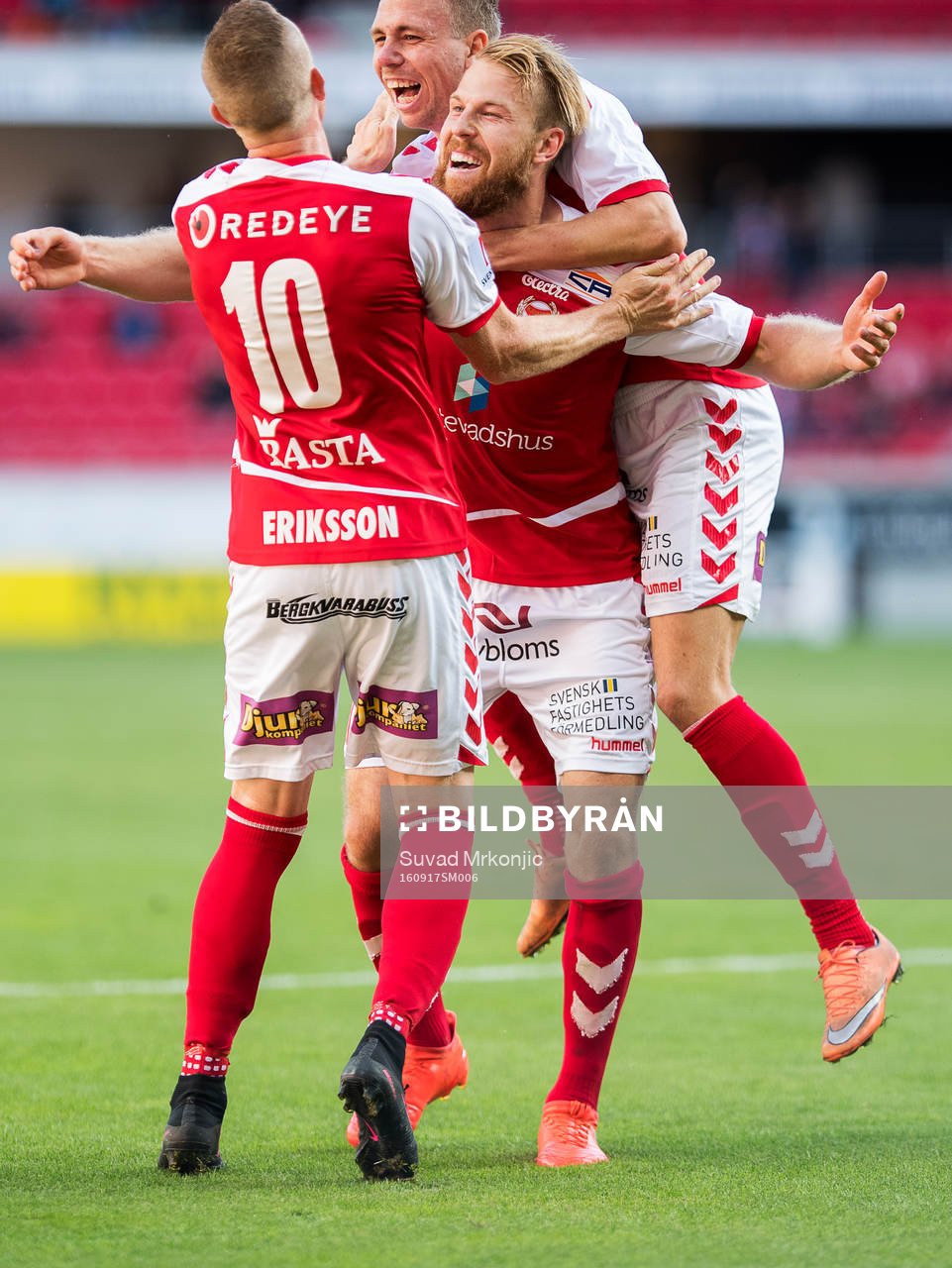Kalmars Henri Anier jublar